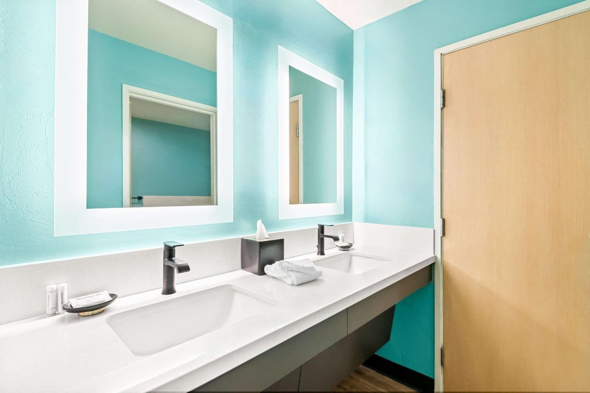 Maverick Hotel Eugene Near University, an Ascend Collection Hotel property views in Eugene, OR — gallery photo 3