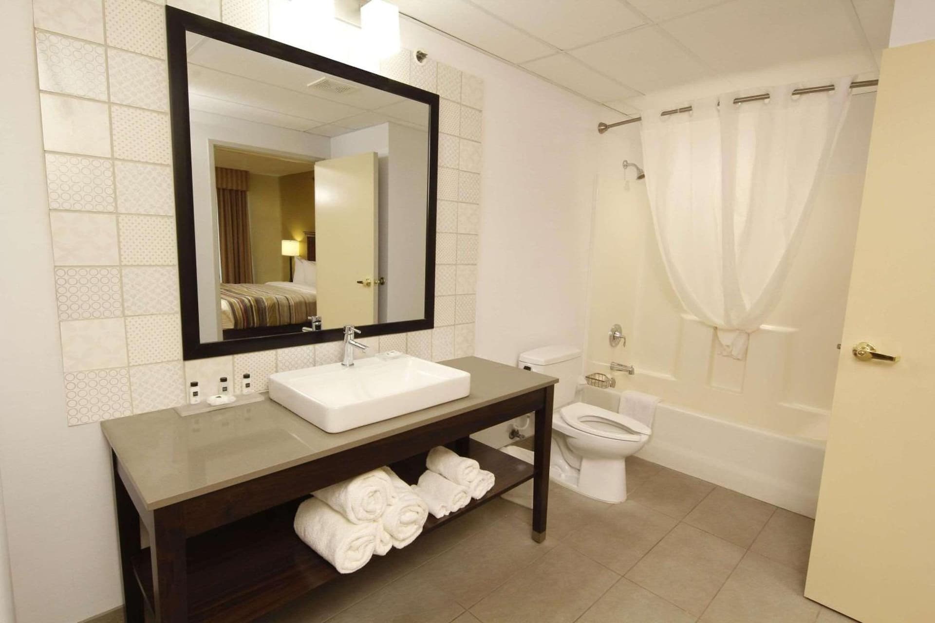 Country Inn & Suites by Radisson, Crystal Lake, IL gallery photo in Crystal Lake, IL — image 67
