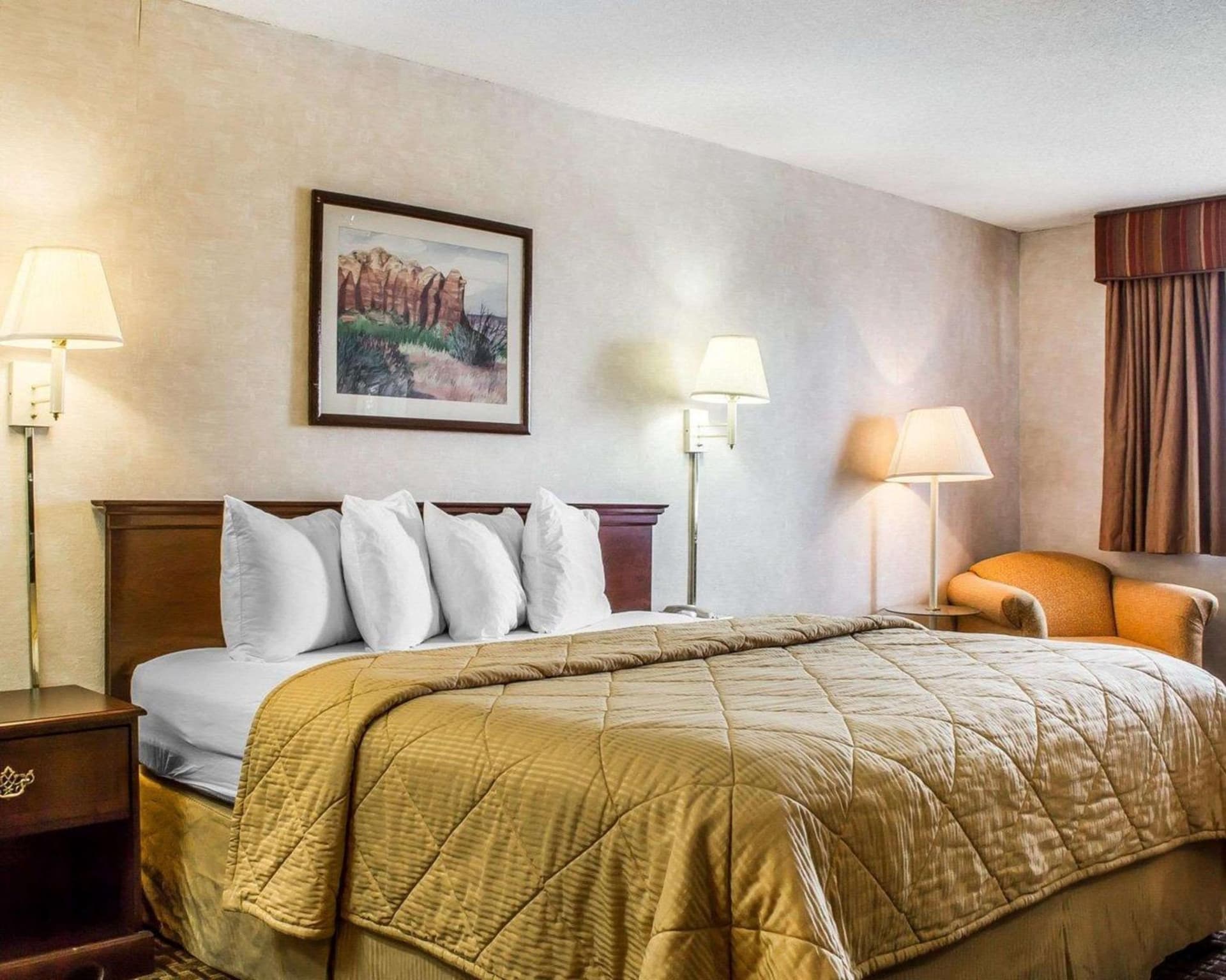 Quality Inn & Suites Yuma interior in Yuma, AZ — gallery photo 2