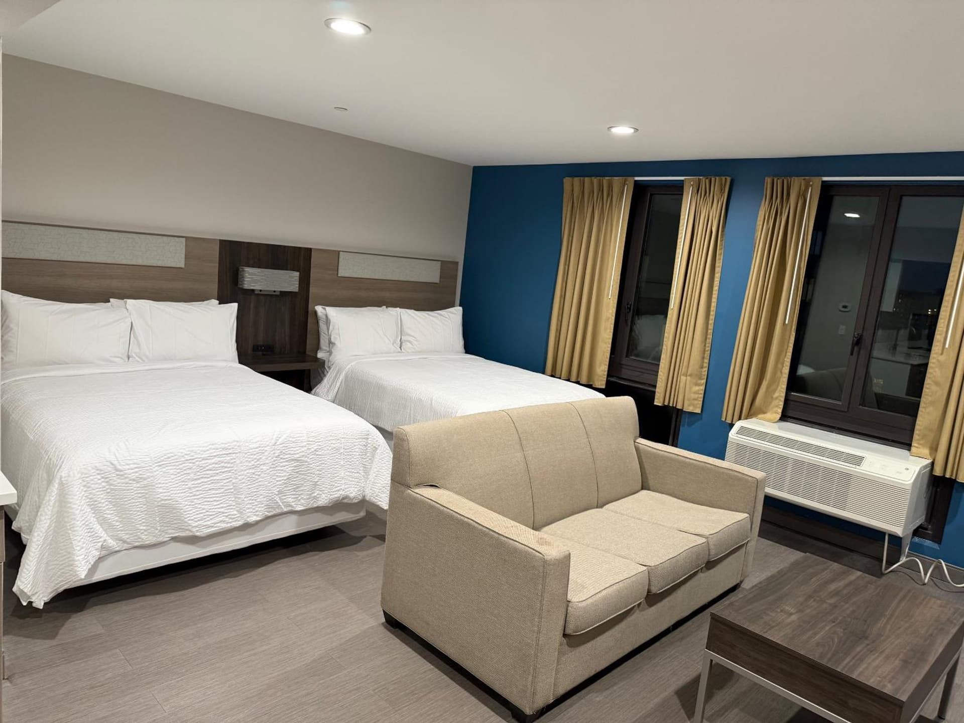 Holiday Inn Express & Suites property views in Bronx, NY — gallery photo 3