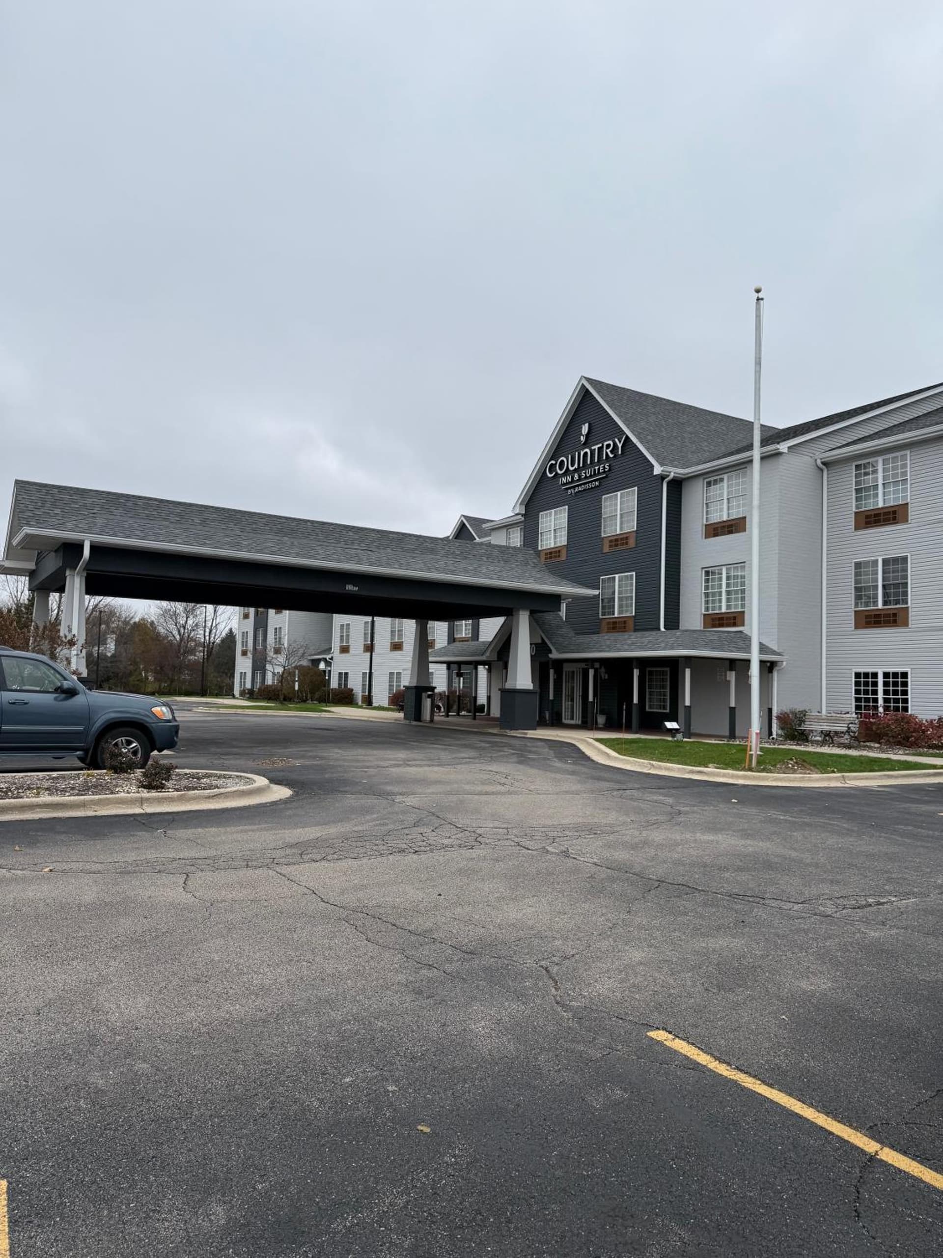 Country Inn & Suites by Radisson, Elgin, IL interior in Elgin, IL — gallery photo 2