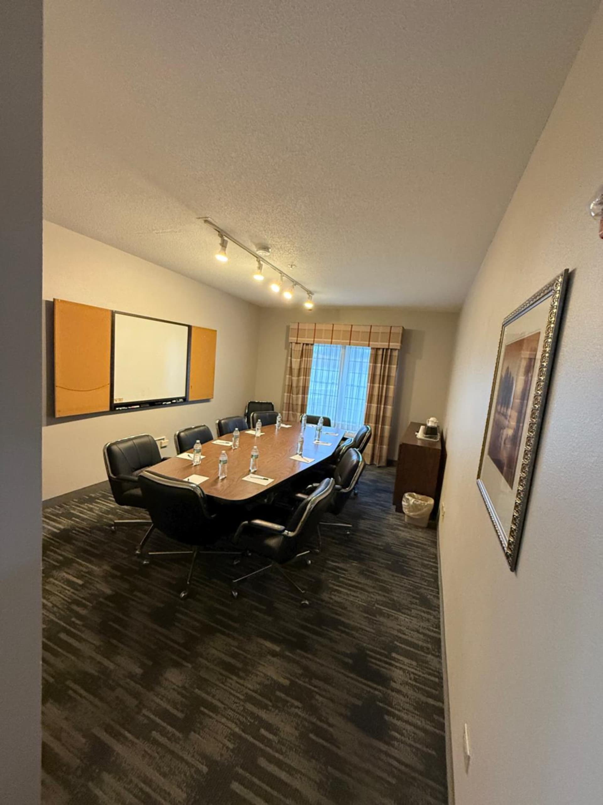 Country Inn & Suites by Radisson, Elgin, IL gallery photo in Elgin, IL — image 32
