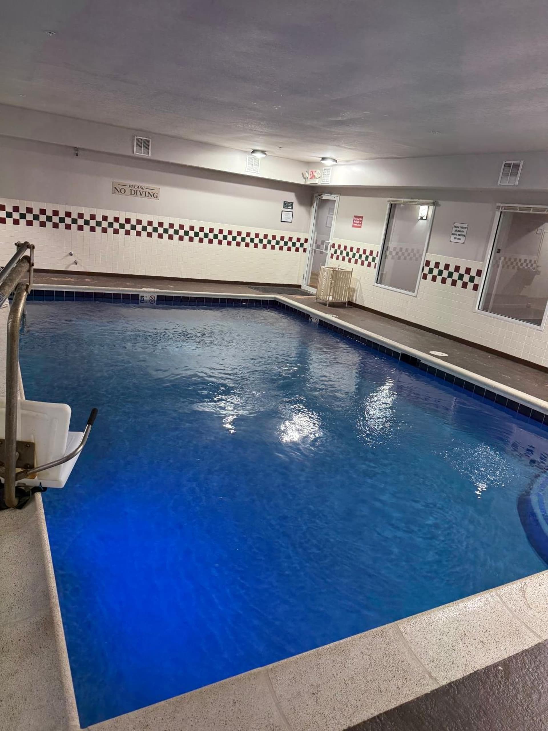 Country Inn & Suites by Radisson, Elgin, IL gallery photo in Elgin, IL — image 24