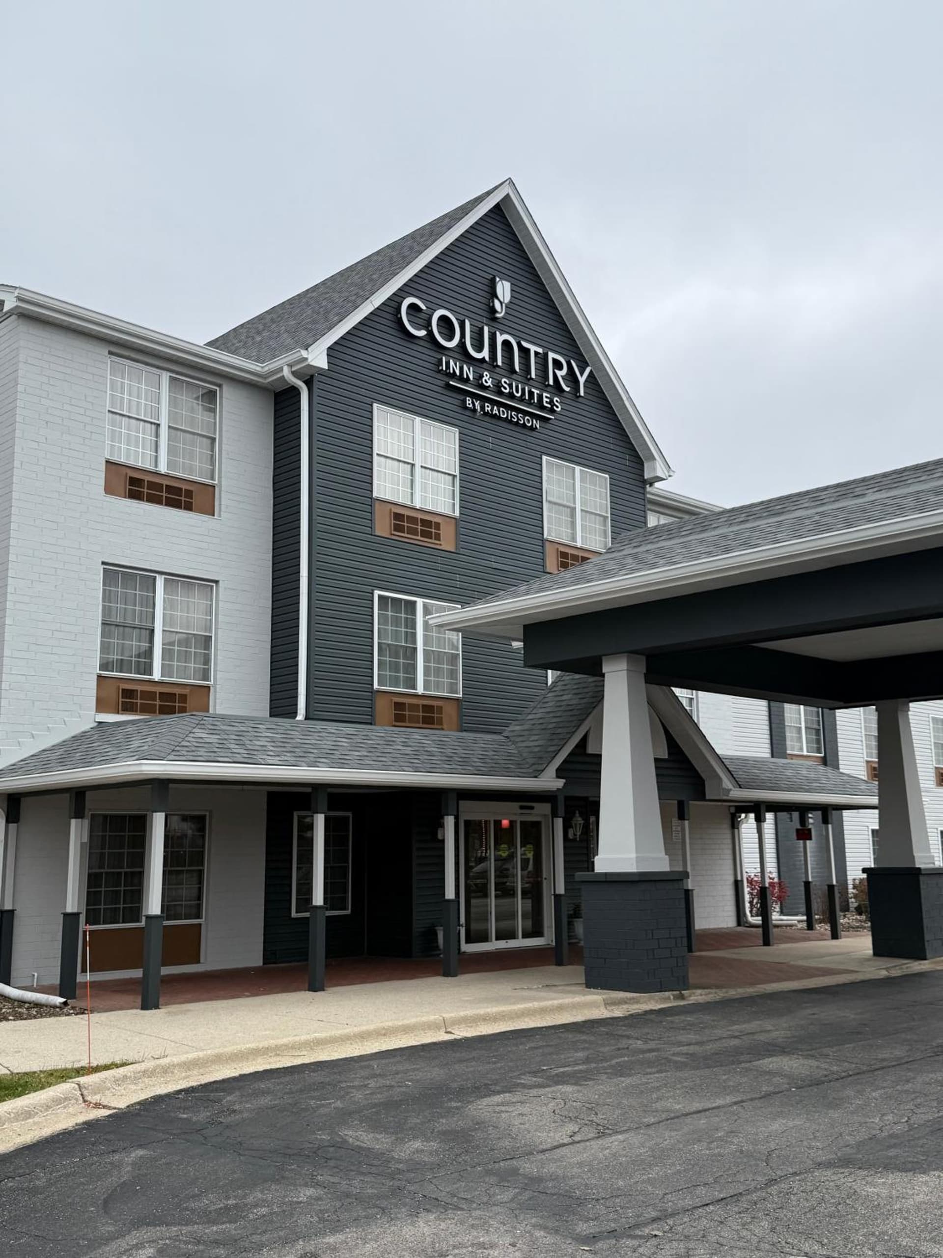 Country Inn & Suites by Radisson, Elgin, IL featured exterior or lobby in Elgin, IL — similar hotel