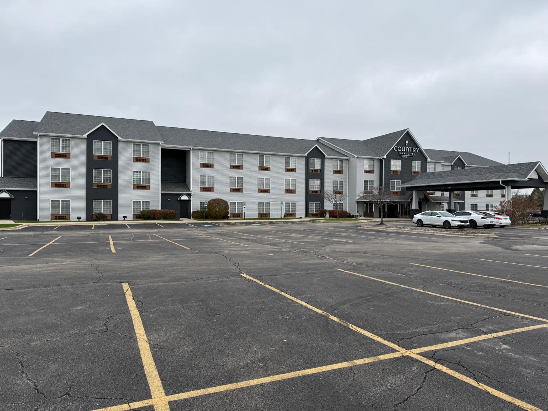 Country Inn & Suites by Radisson, Elgin, IL property views in Elgin, IL — gallery photo 3