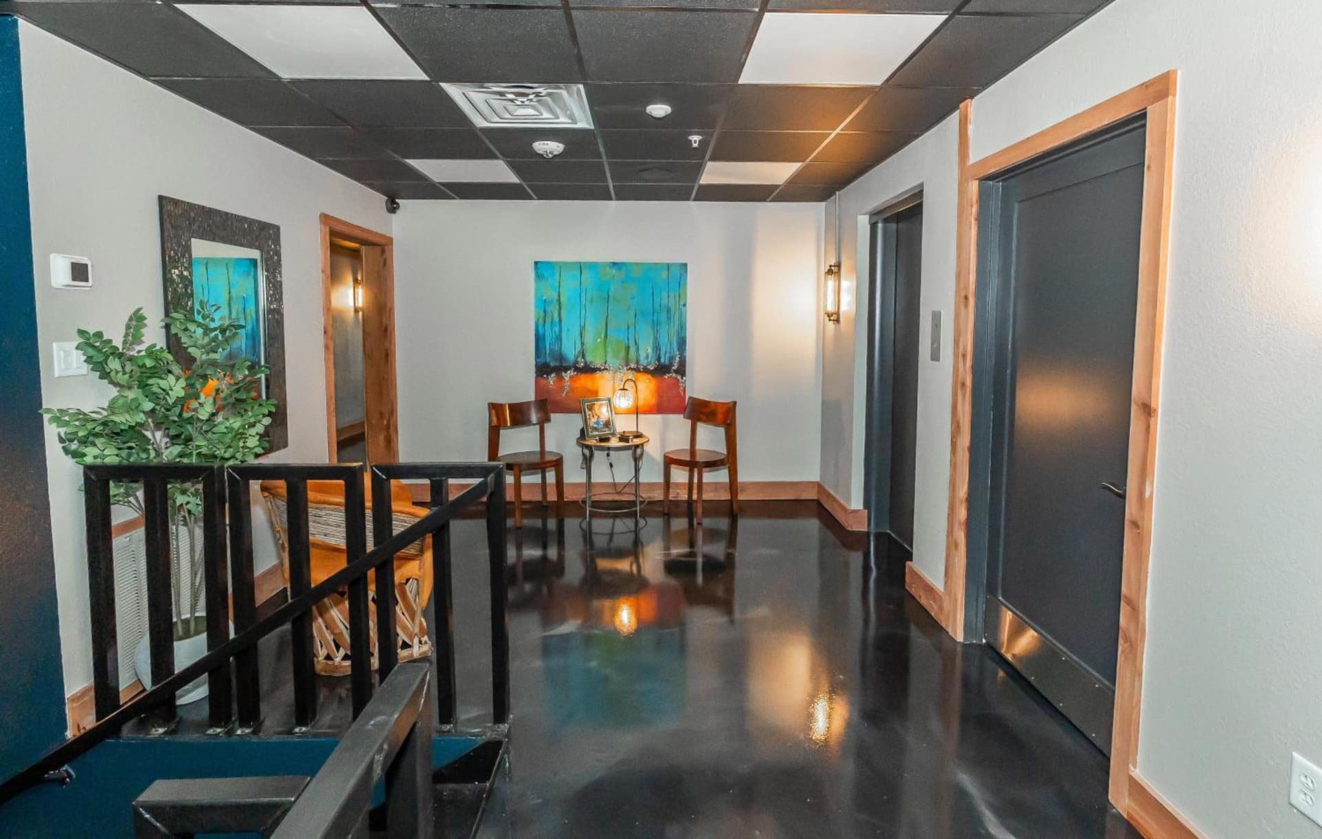 Gran Cenote - Suite A interior in Jacksonville, TX — gallery photo 2