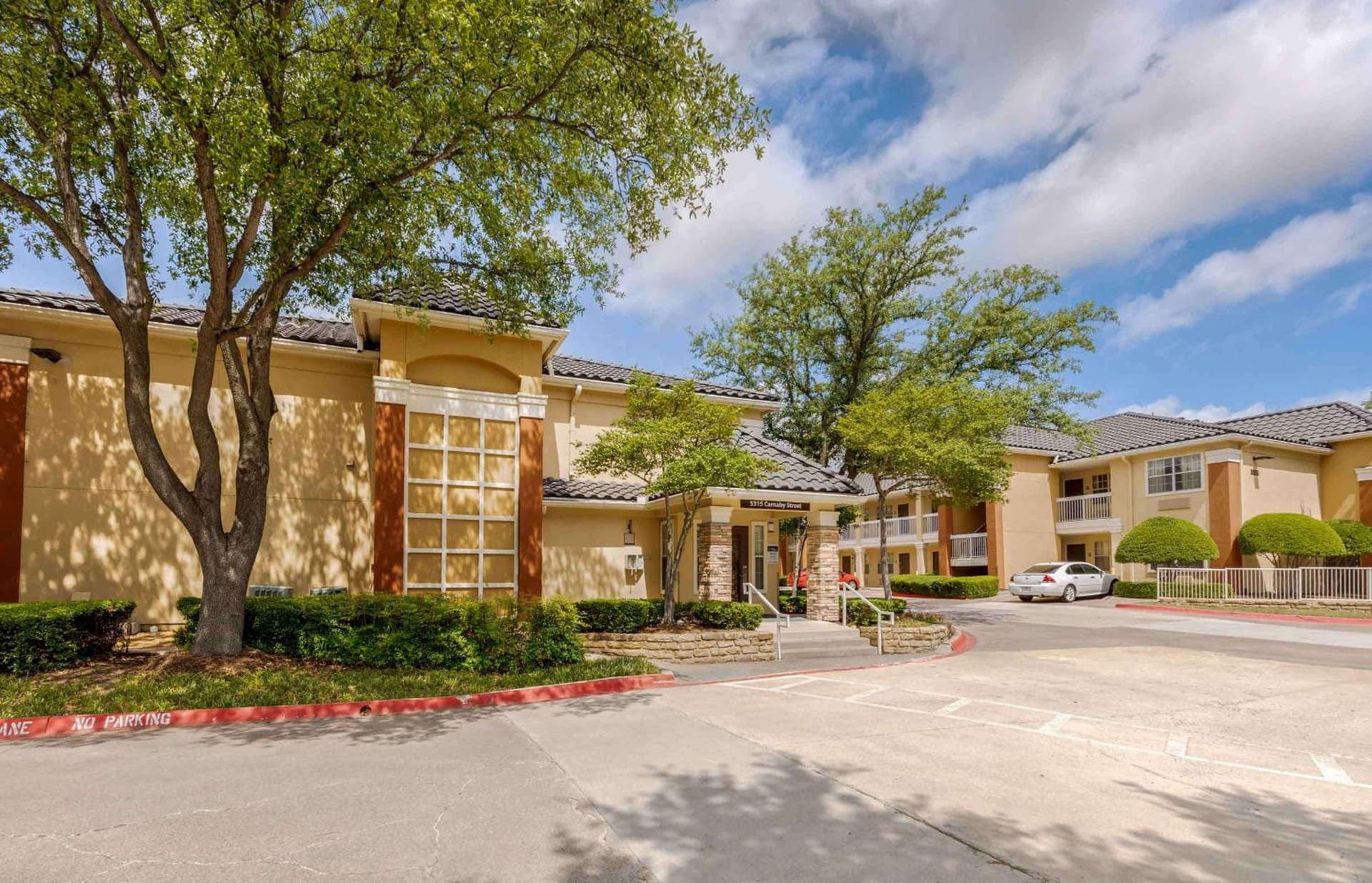 Extended Stay America Suites - Dallas - Las Colinas - Carnaby St interior in Irving, TX — gallery photo 2