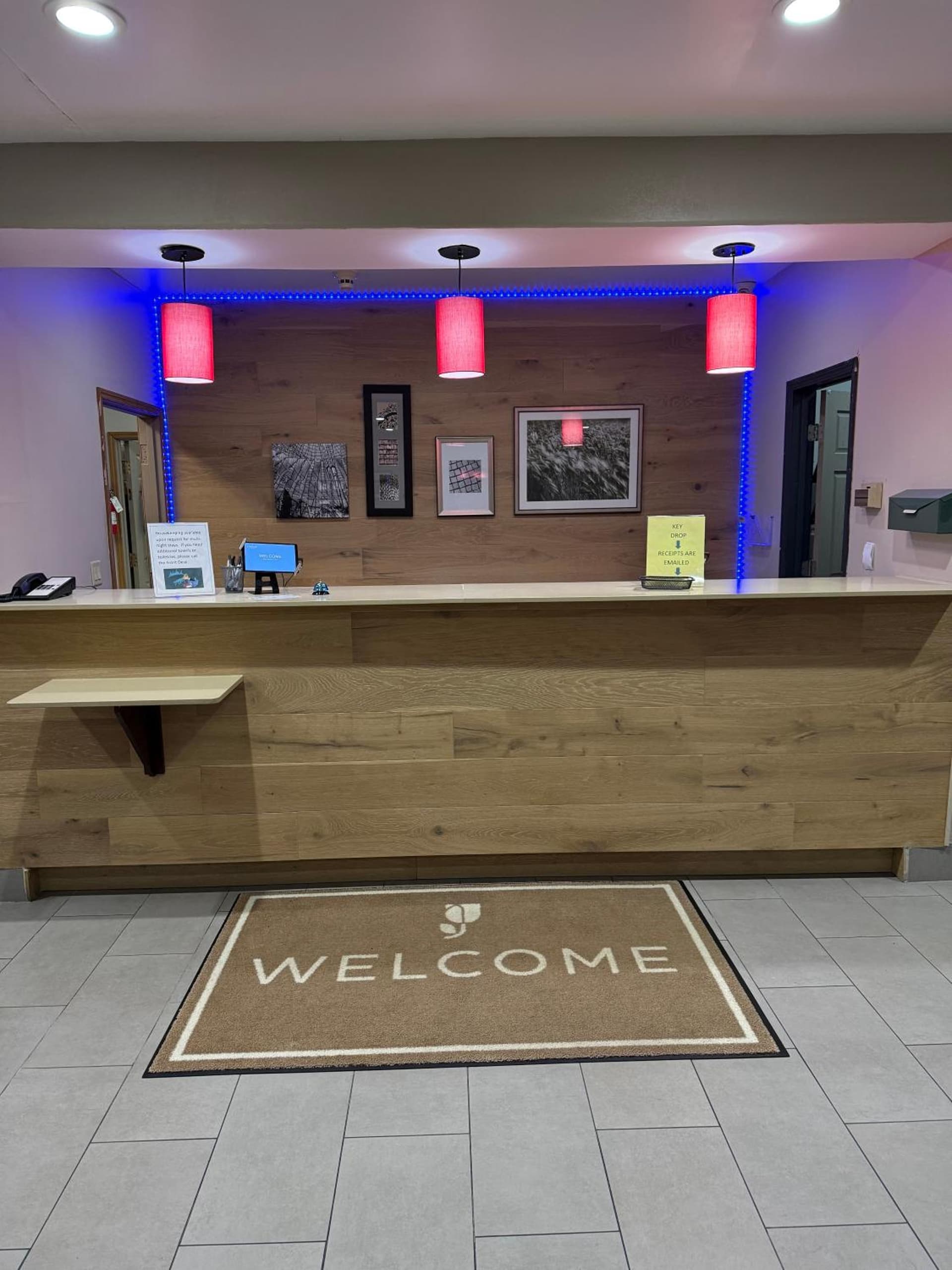 Country Inn & Suites by Radisson, Elgin, IL interior in Elgin, IL — gallery photo 2