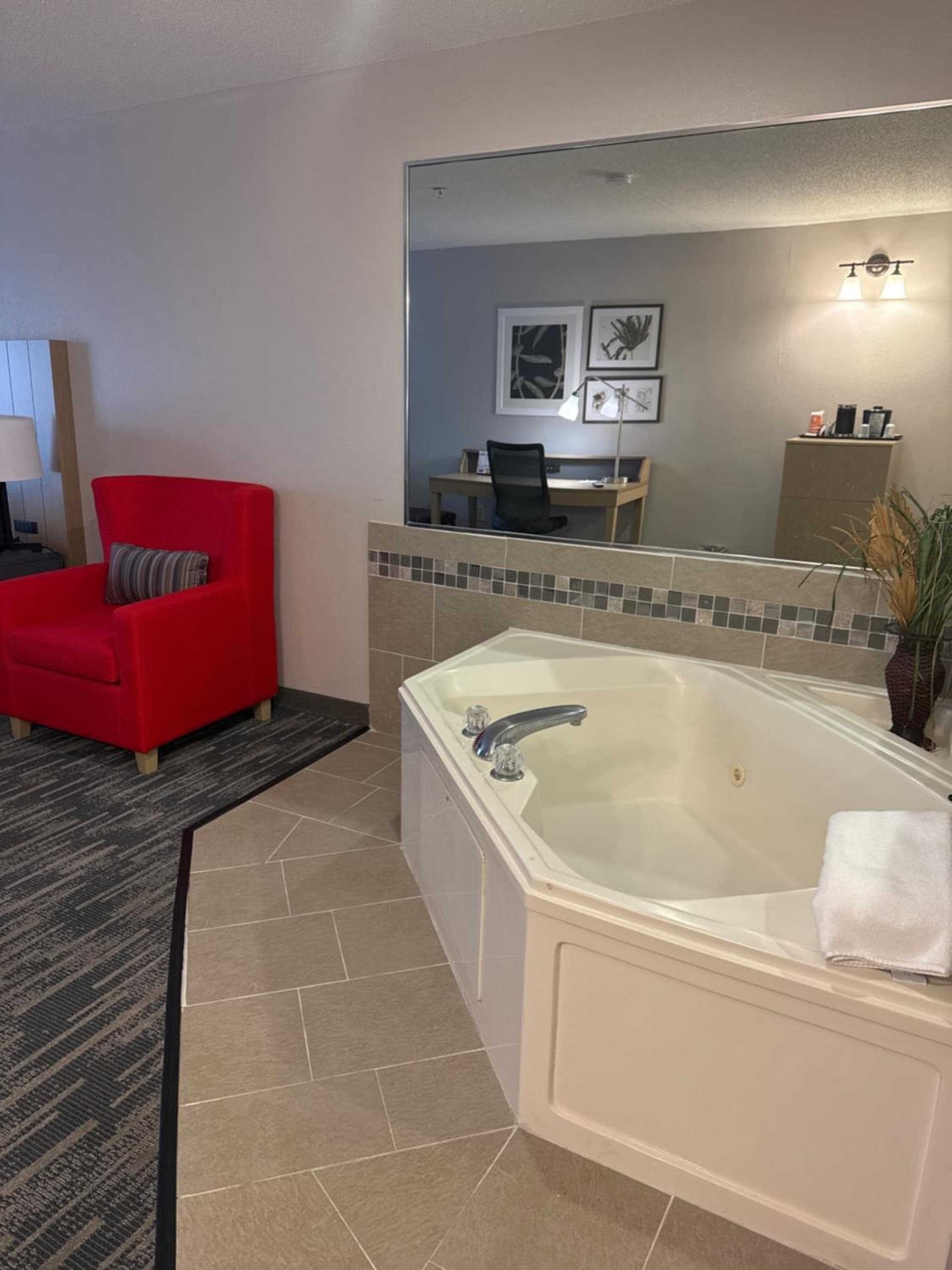 Country Inn & Suites by Radisson, Elgin, IL gallery photo in Elgin, IL — image 40