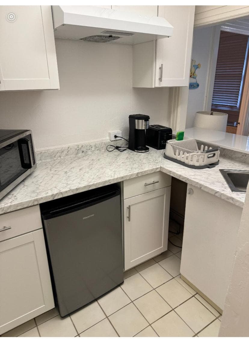 TROPICAL Palm Beach NEW SUITE 3 Beds 2 BEDRS &2BATHROOMS ENSUITE BEACH 5 MINOutdoorPOOL Garden property views in Palm Beach, FL — gallery photo 3