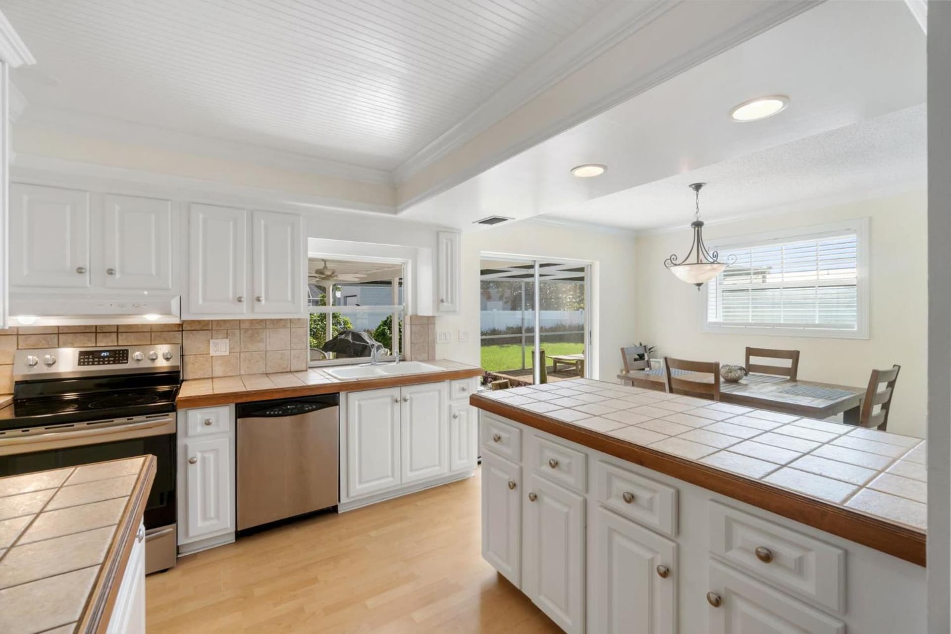 Bonita Shores, 3 Bedroom Beach Getaway interior in Bonita Springs, FL — gallery photo 2