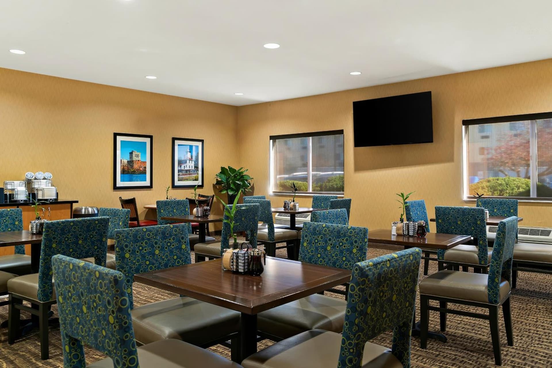 Comfort Suites- Saginaw interior in Saginaw, MI — gallery photo 2
