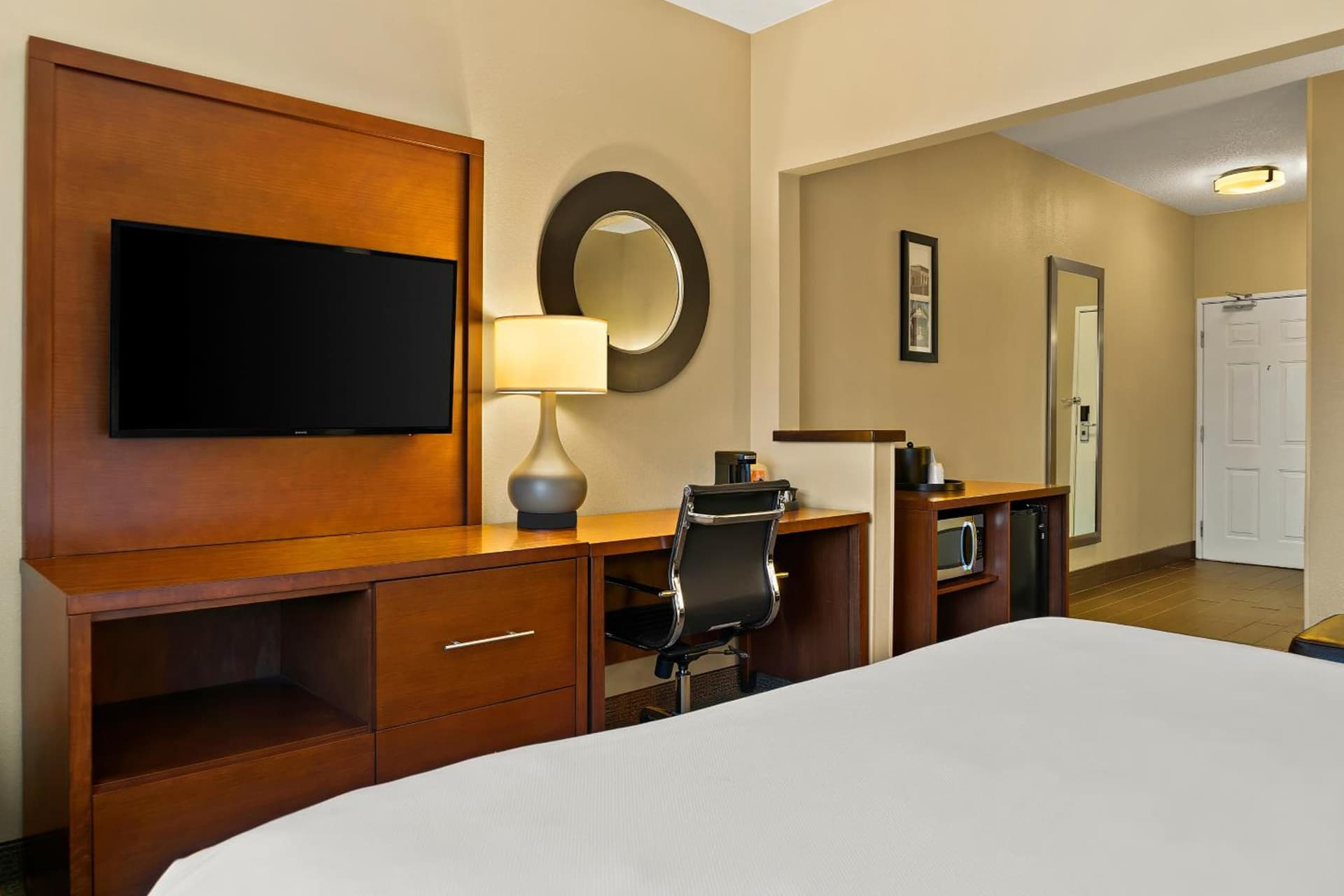Comfort Suites- Saginaw gallery photo in Saginaw, MI — image 16