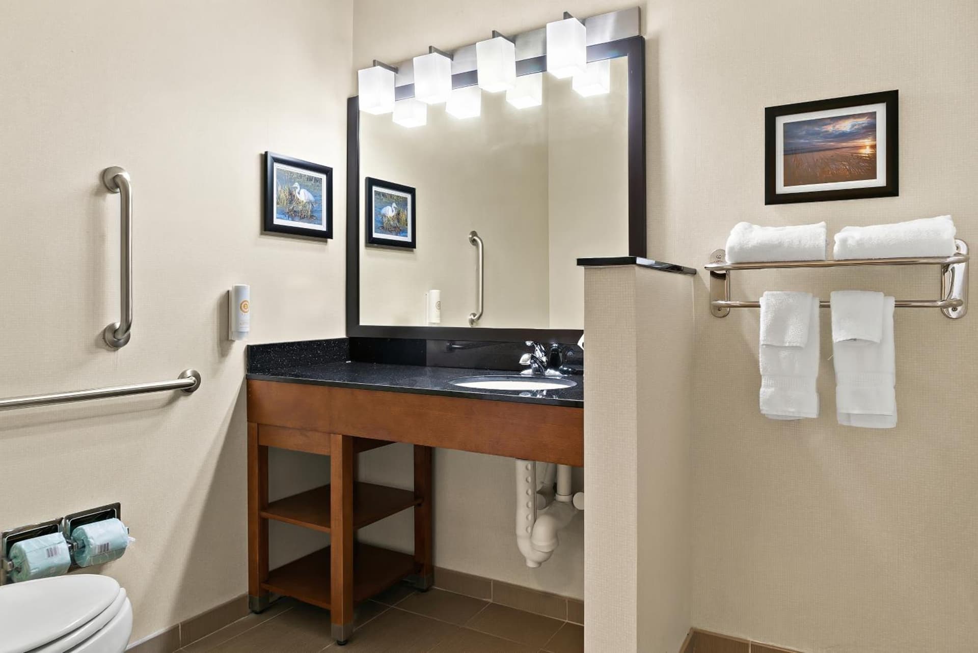 Comfort Suites- Saginaw gallery photo in Saginaw, MI — image 13