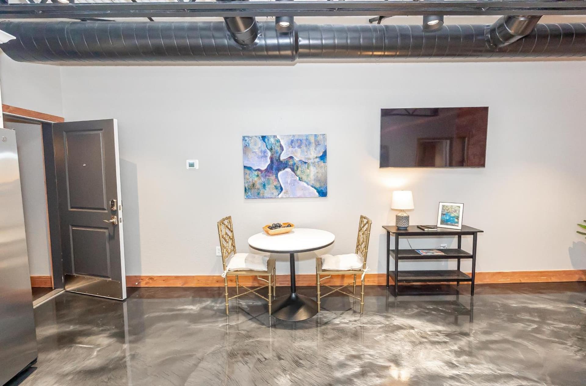 Cenote Zaci - Suite C interior in Jacksonville, TX — gallery photo 2
