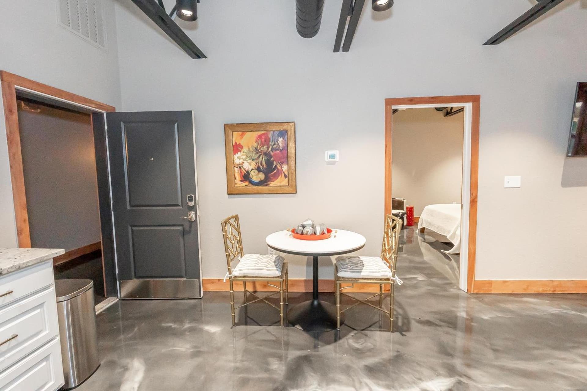 Cenote Zaci - Suite C property views in Jacksonville, TX — gallery photo 3