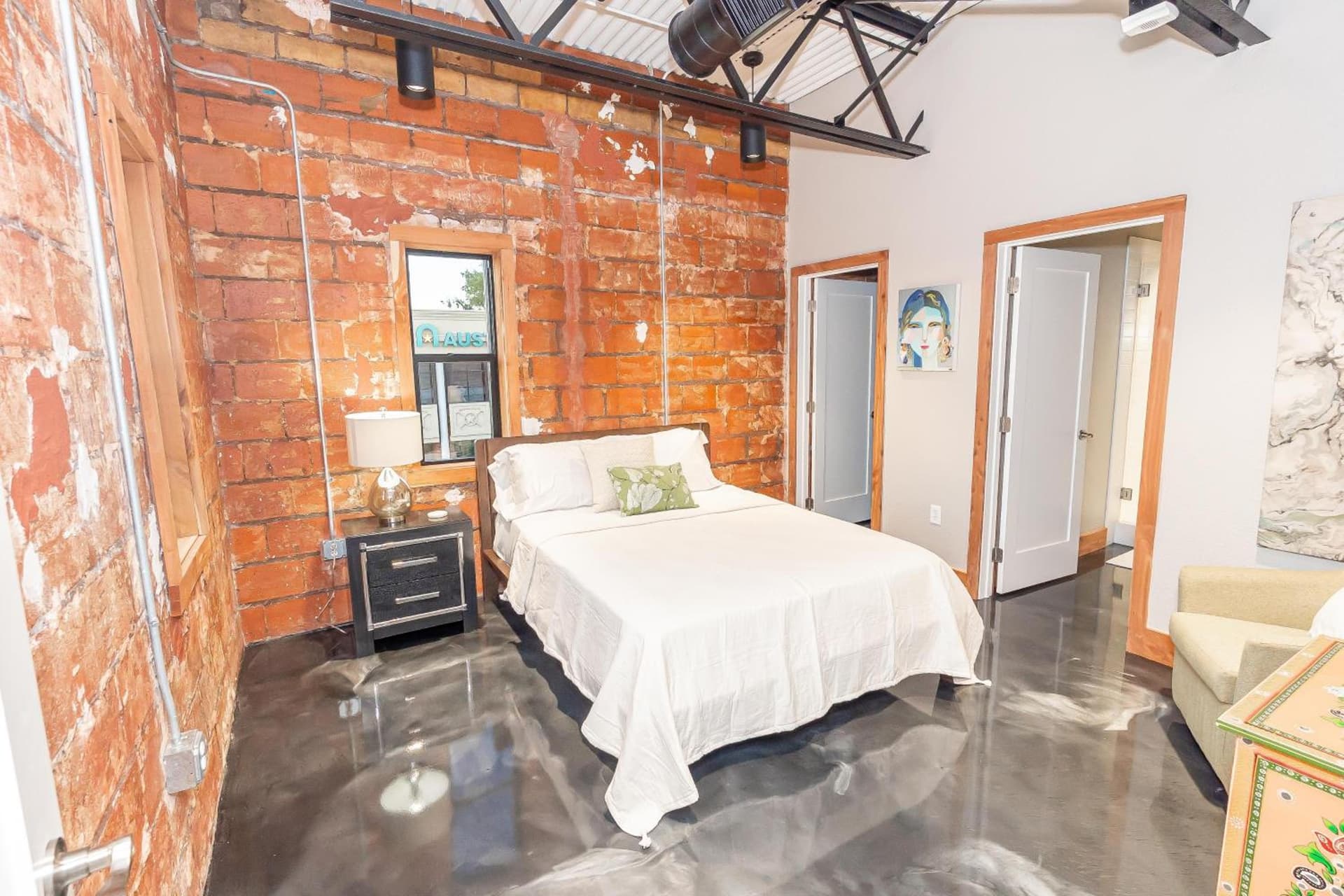 Cenote Azul - Suite D interior in Jacksonville, TX — gallery photo 2