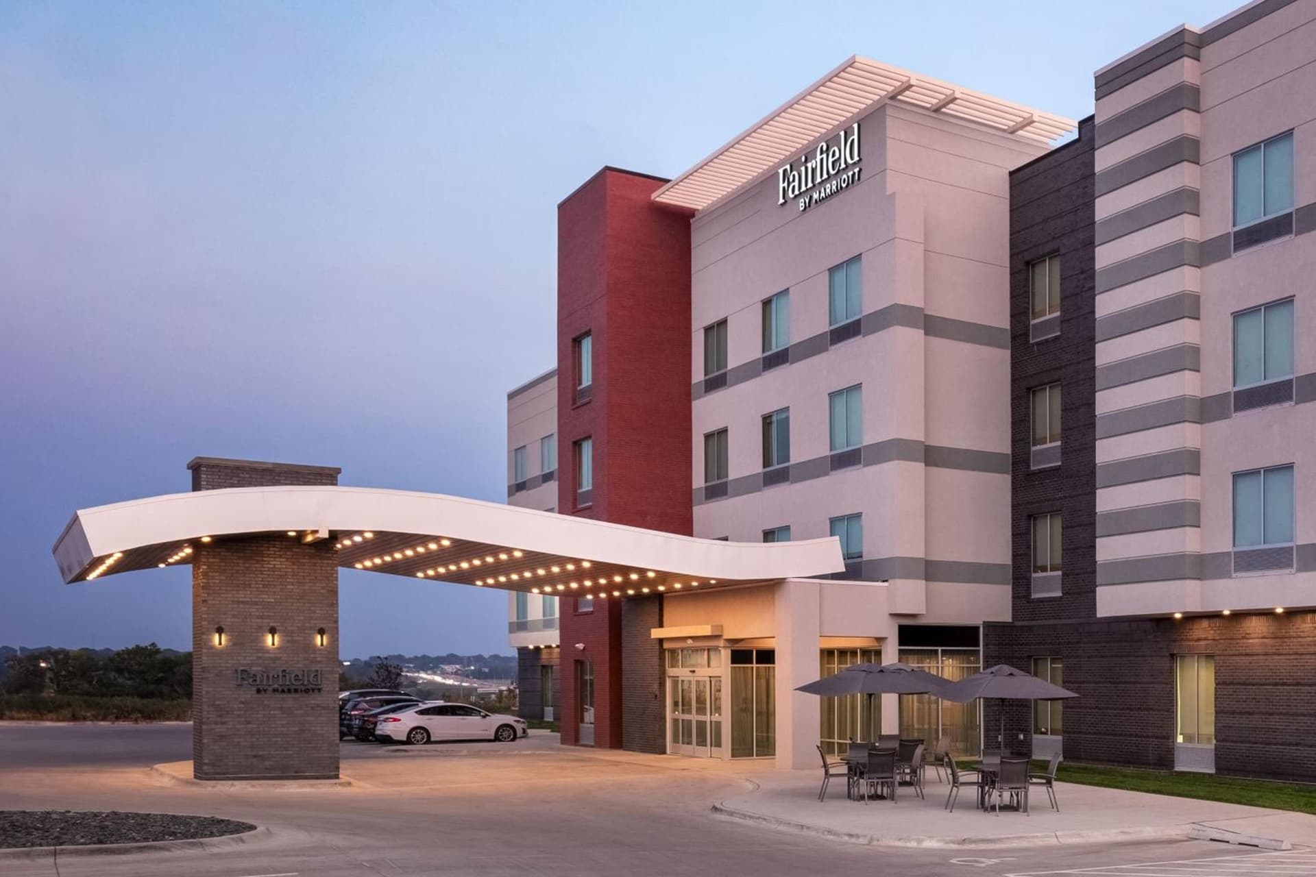 Fairfield by Marriott Inn & Suites Omaha at MH Landing interior in Omaha, NE — gallery photo 2