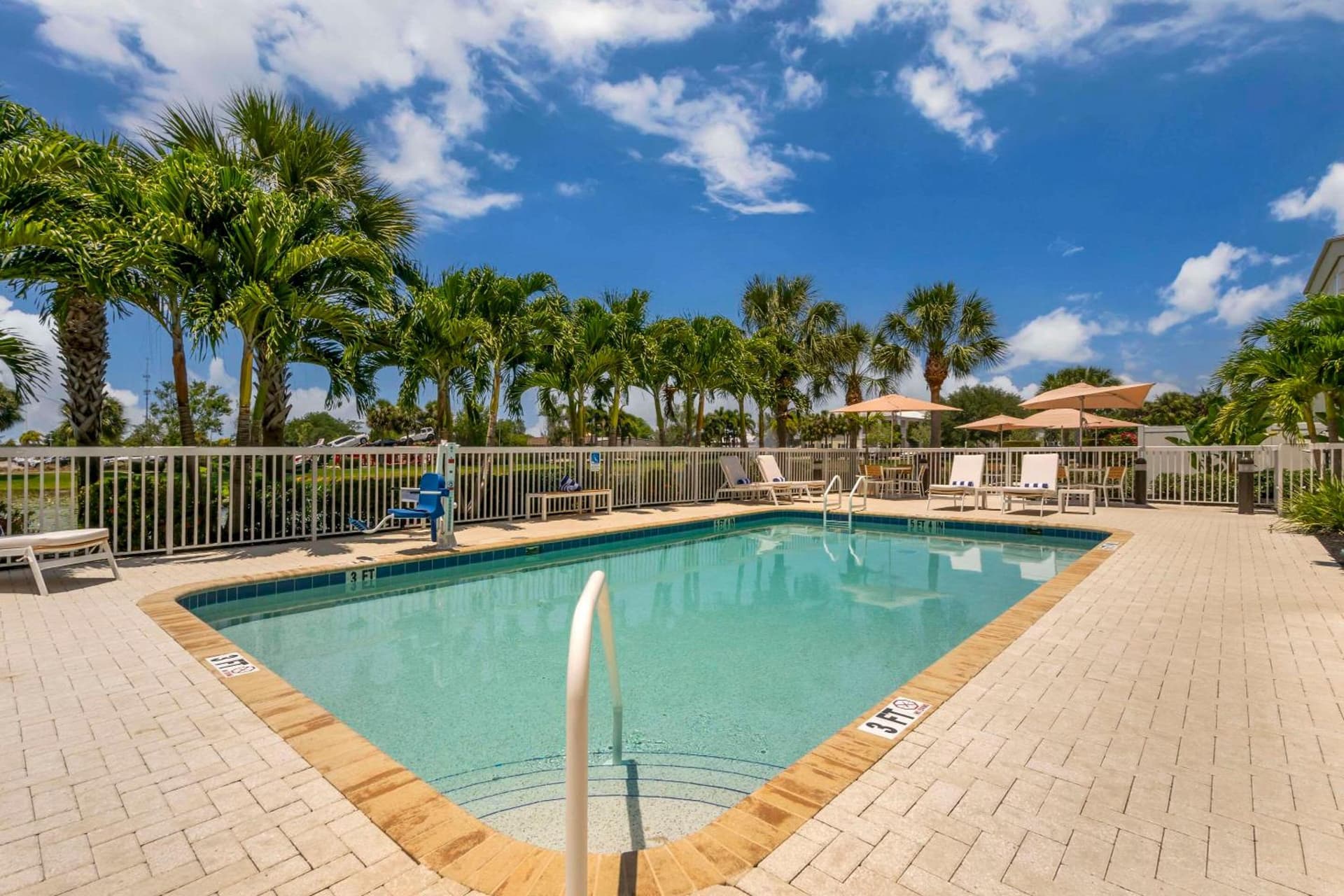 Comfort Suites Sarasota-Siesta Key gallery photo in Sarasota, FL — image 36