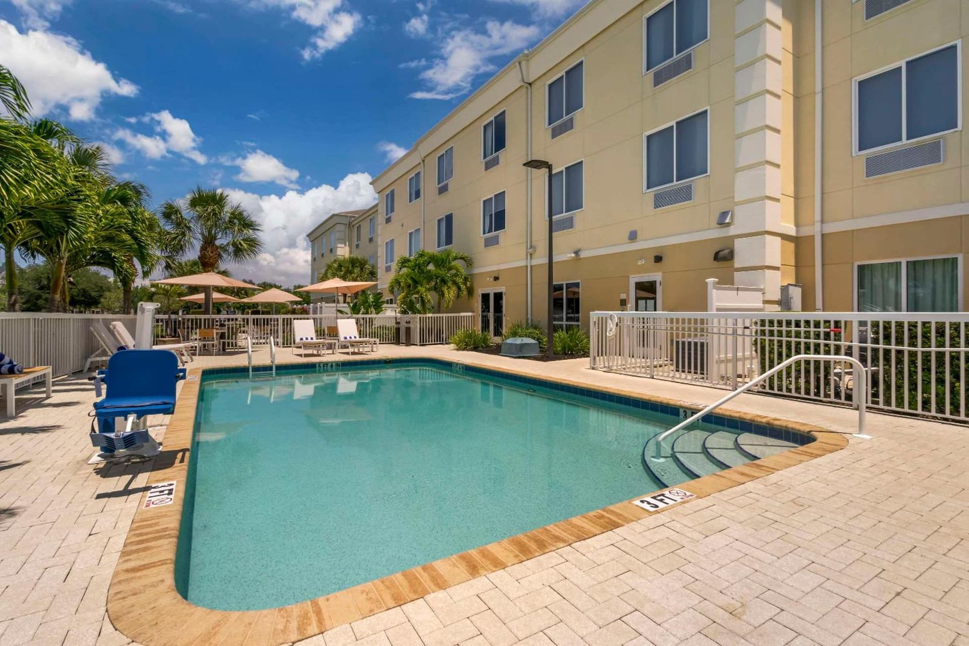 Comfort Suites Sarasota-Siesta Key gallery photo in Sarasota, FL — image 15