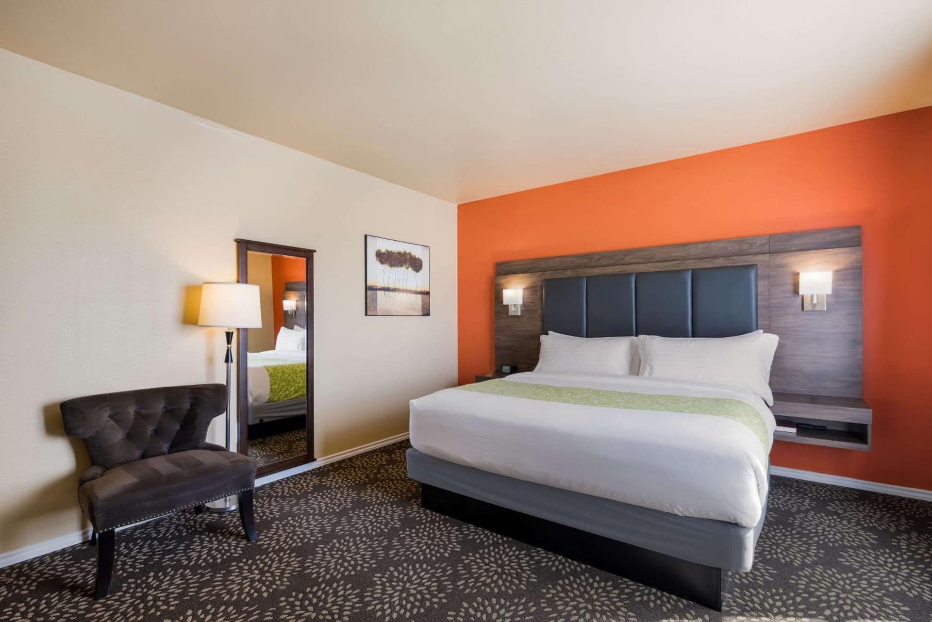 Inn at Port Gardner-Everett Waterfront, an Ascend Collection Hotel interior in Everett, WA — gallery photo 2