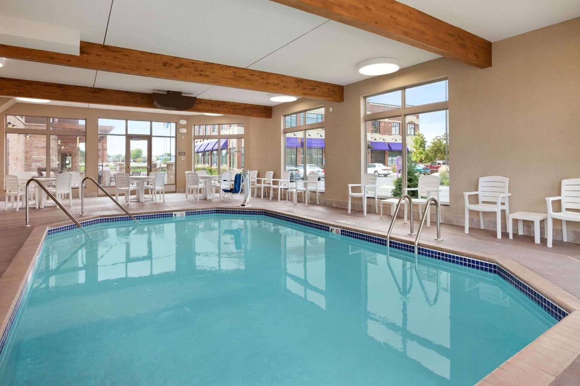 Country Inn & Suites by Radisson Roseville - St Paul interior in Roseville, MN — gallery photo 2