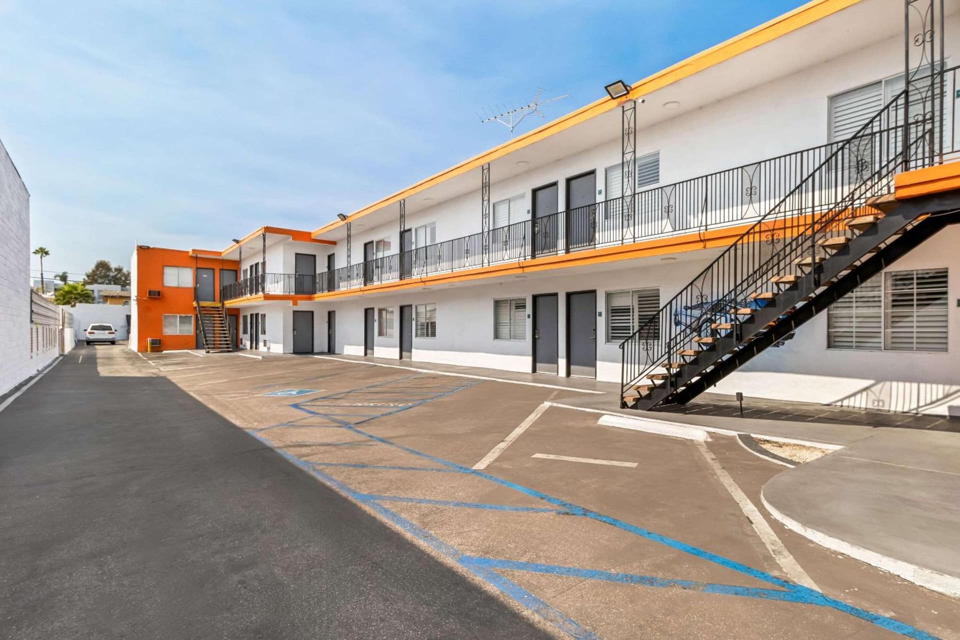 Rodeway Inn & Suites North Hollywood Burbank Airport - Universal Area featured exterior or lobby in North Hollywood — similar hotel