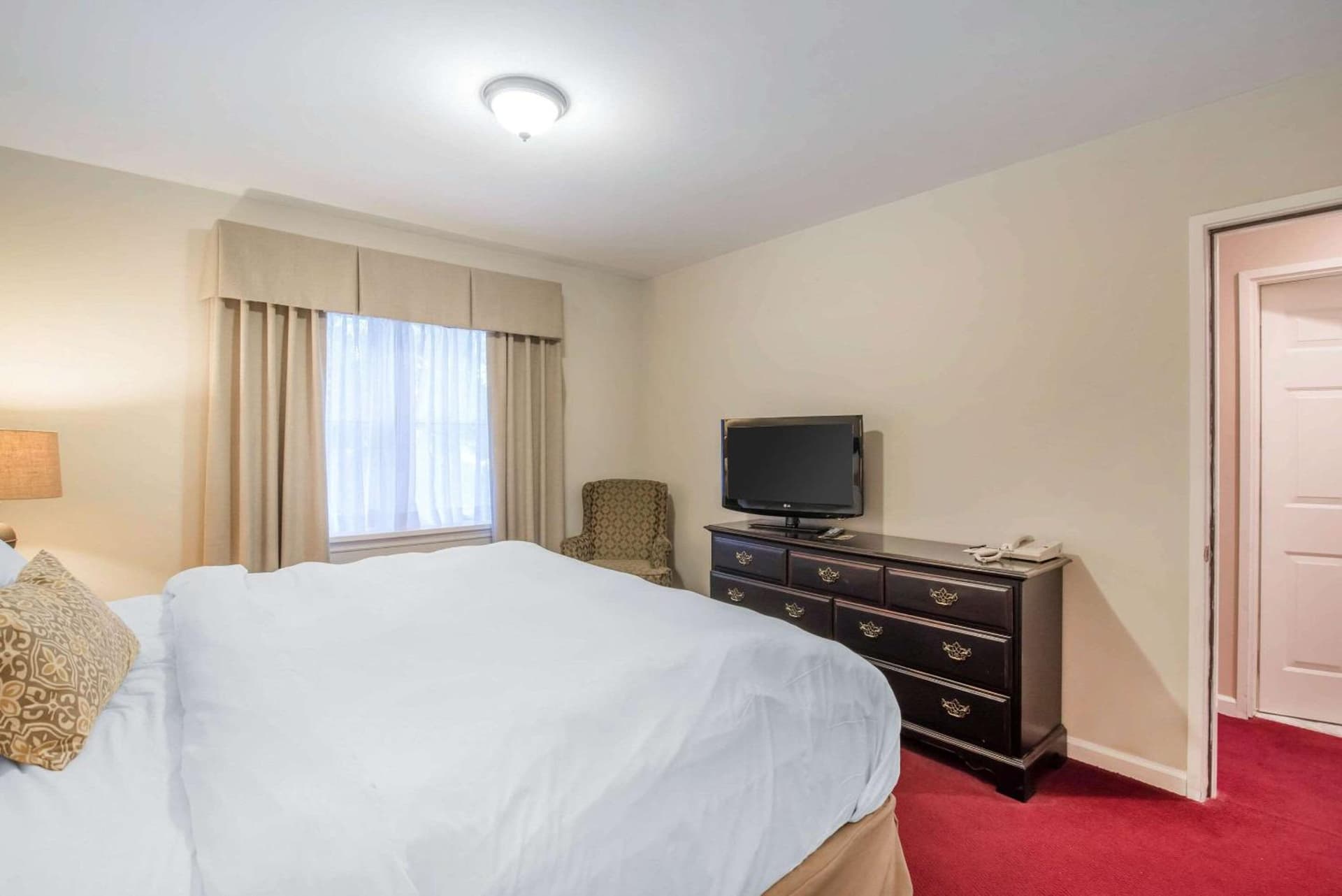 The Century House Latham - North Albany, an Ascend Collection Hotel interior in Latham, NY — gallery photo 2