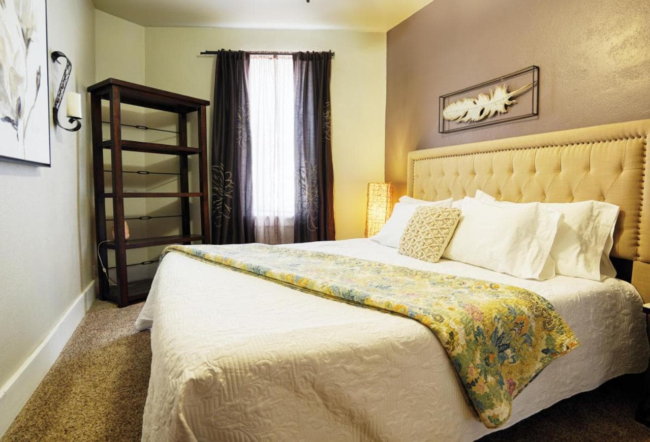 FlatIron Suite 203 - King Sized with a View interior in Hot Springs, SD — gallery photo 2