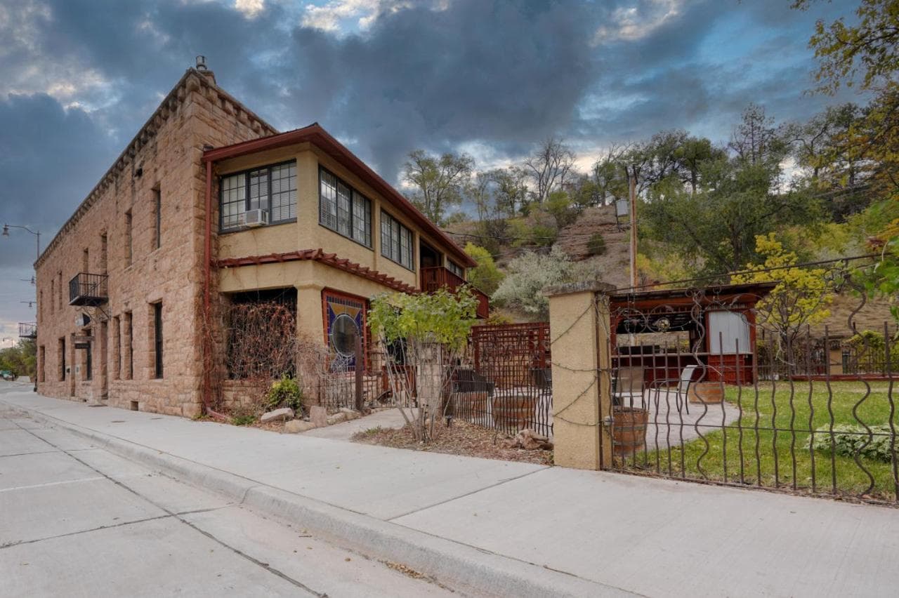 FlatIron Suite B - History meets Comfort property views in Hot Springs, SD — gallery photo 3