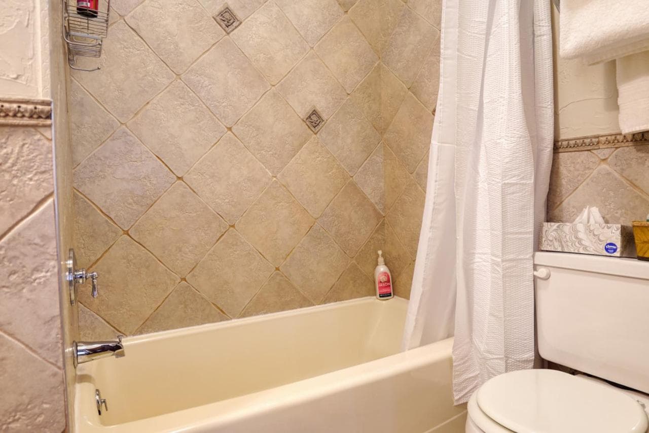 FlatIron Suite 204 - Charming Retreat property views in Hot Springs, SD — gallery photo 3