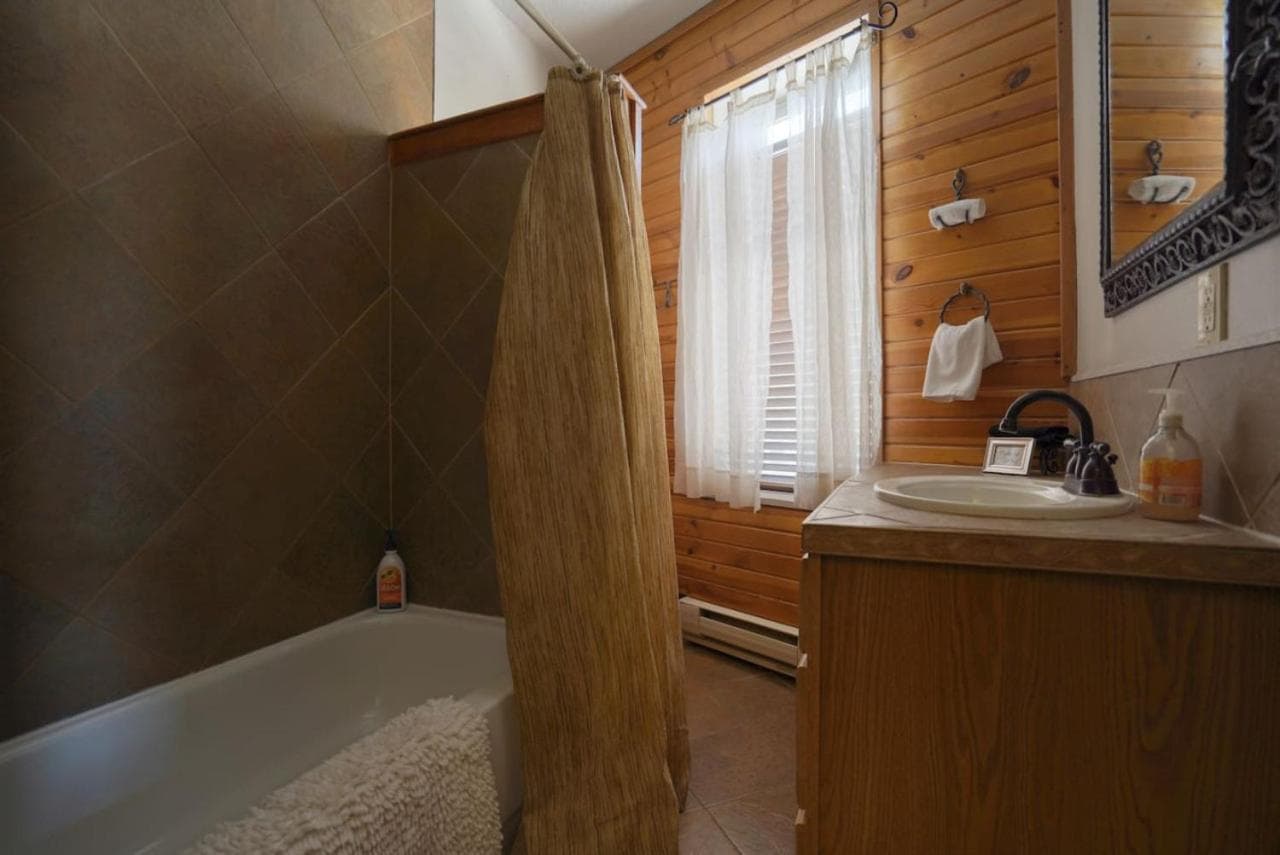 FlatIron Suite 201 - Private Balconies and Views property views in Hot Springs, SD — gallery photo 3