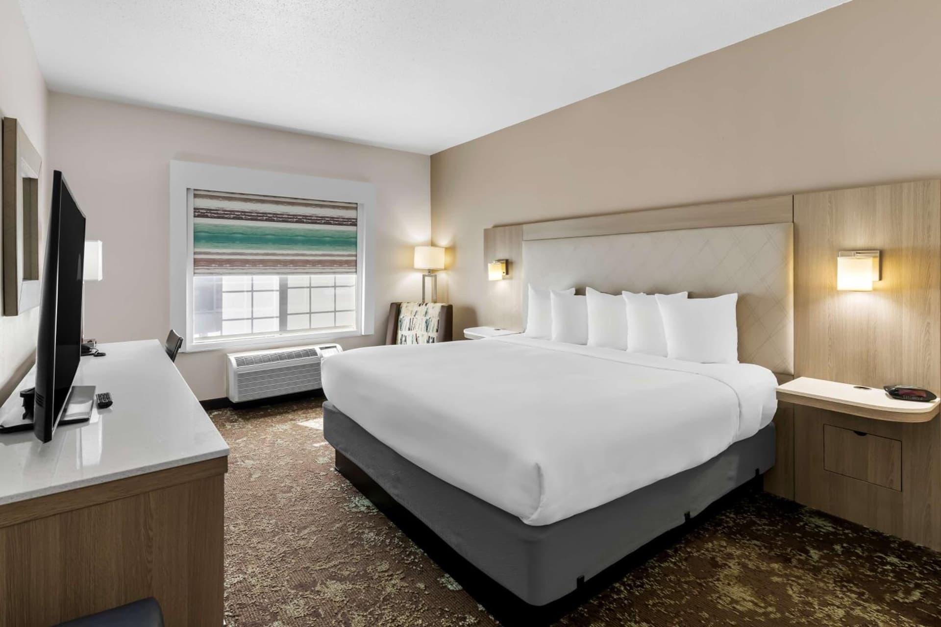 Best Western Worlds Of Fun property views in Kansas City, MO — gallery photo 3