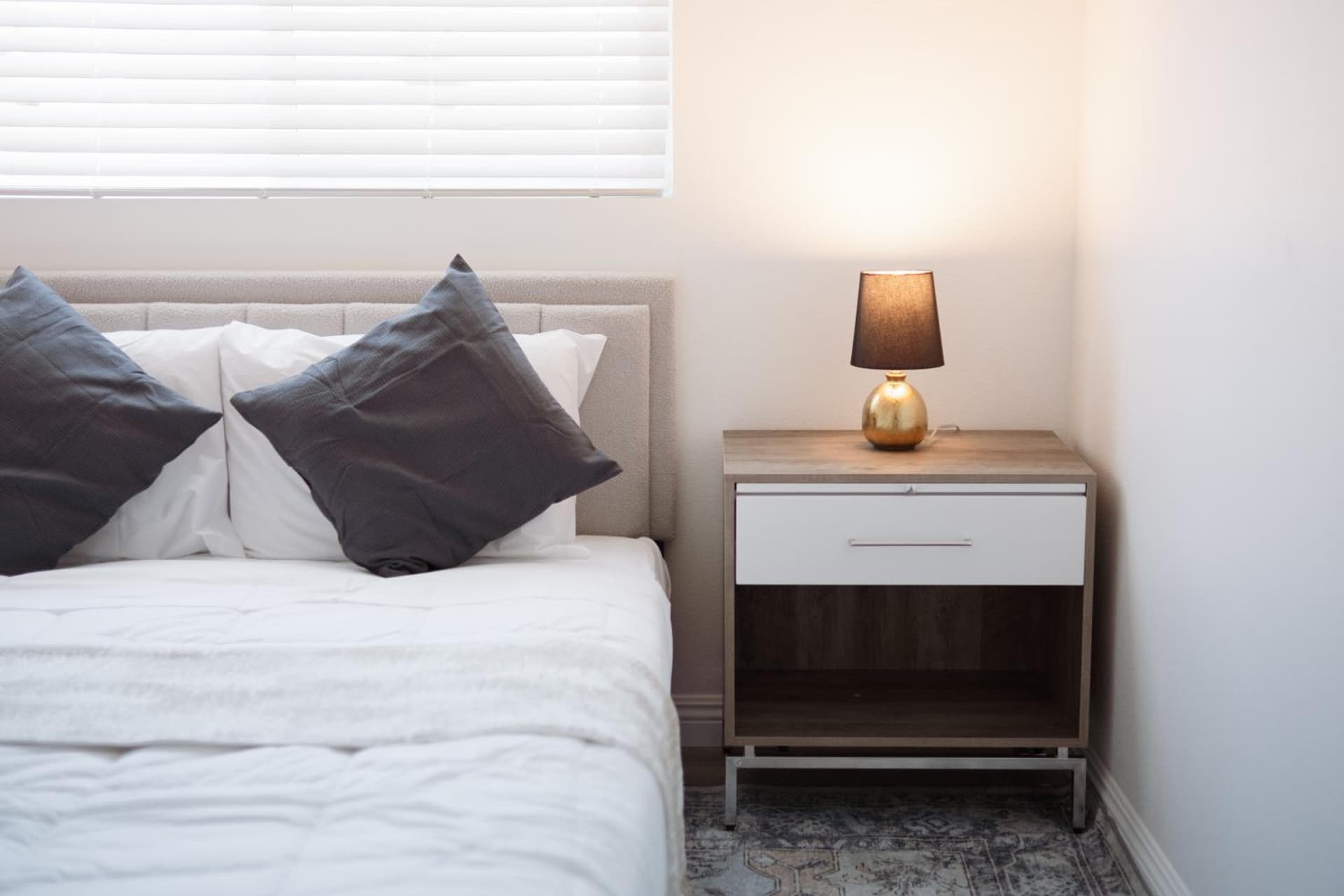 Charming LA Retreat Near USC & Downtown Highlights- 1 Bedroom with shared access interior in Los Angeles, CA — gallery photo 2