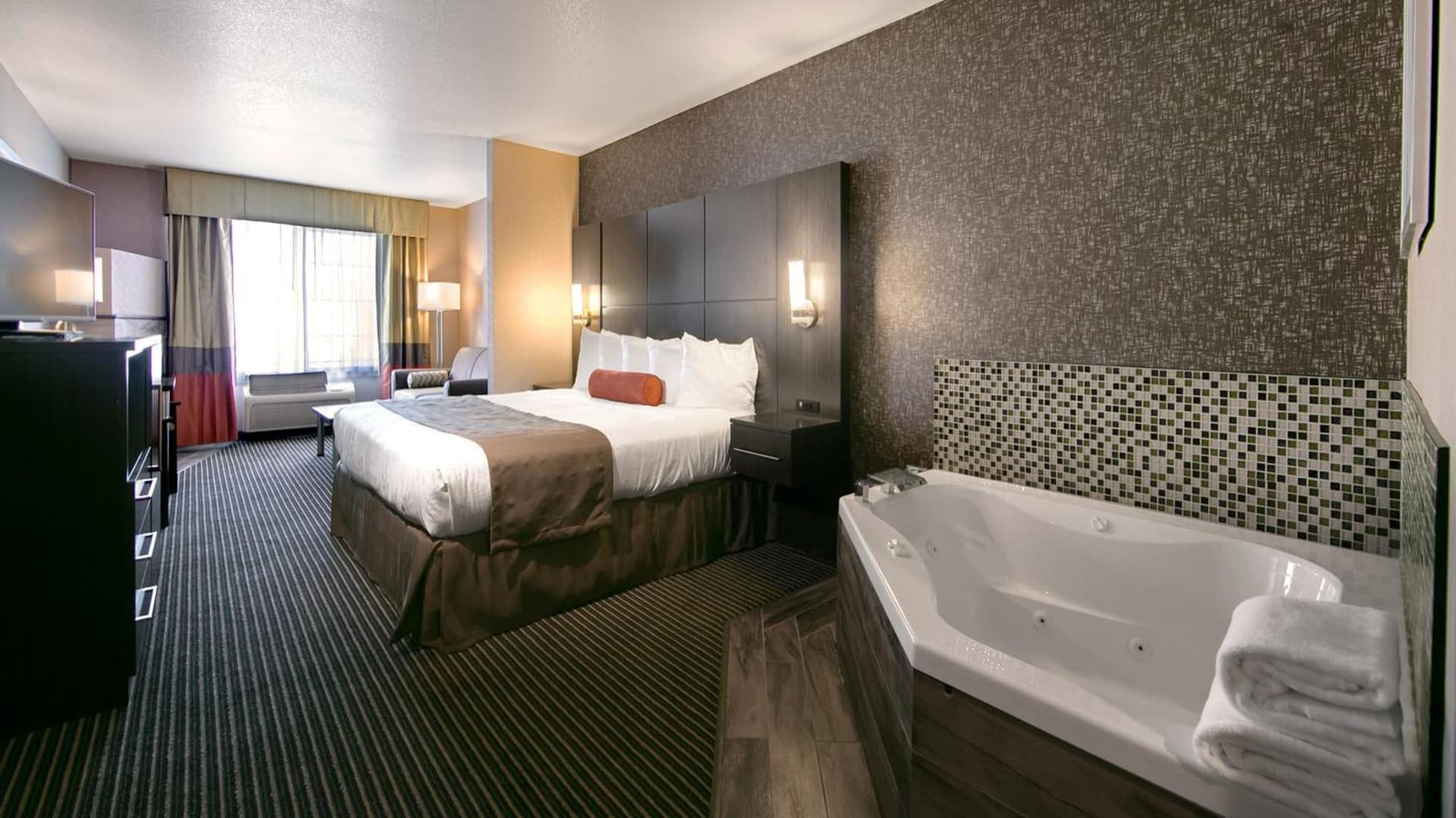 Best Western Plus Rama Inn & Suites interior in Oakdale, CA — gallery photo 2