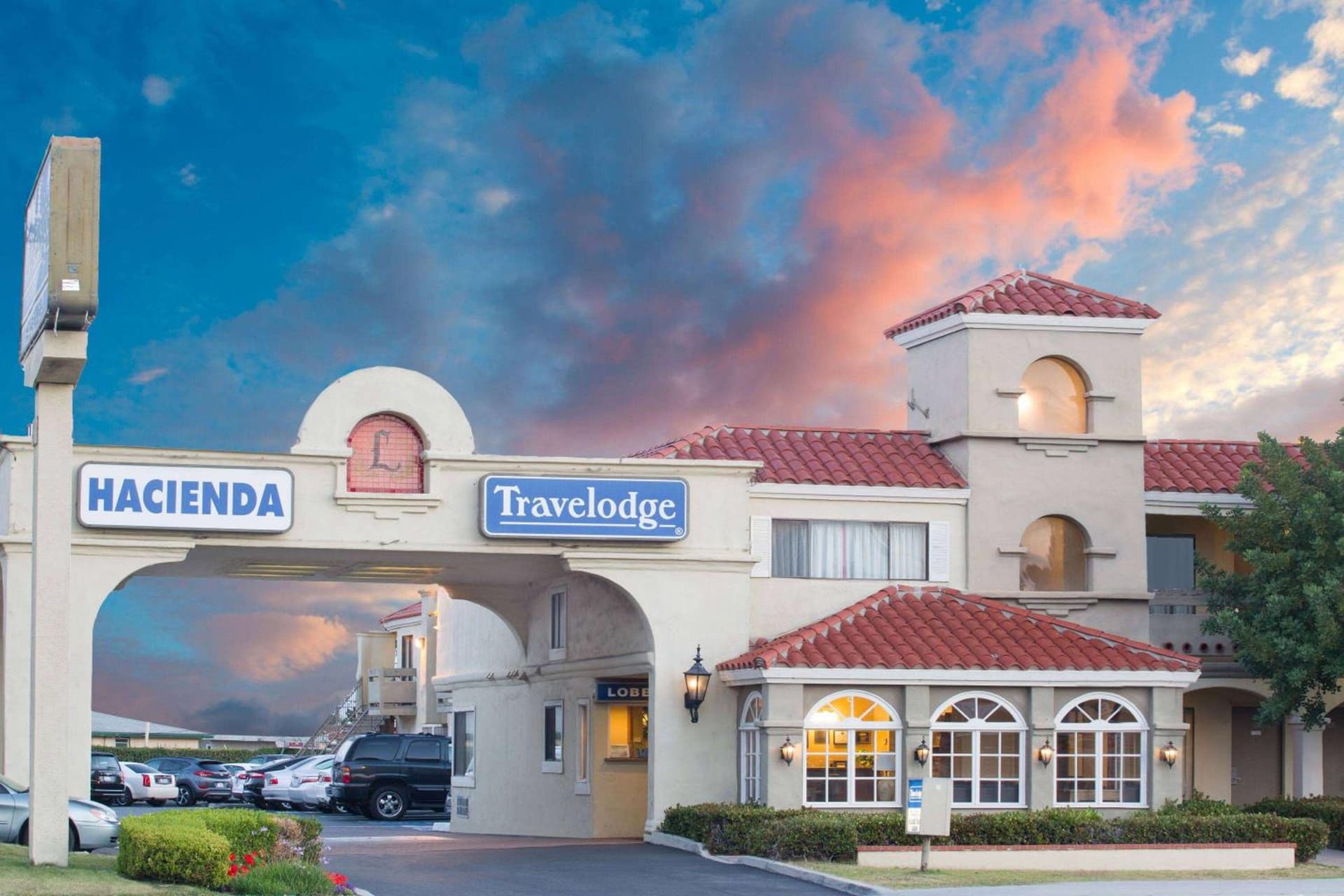 Travelodge by Wyndham Costa Mesa Newport Beach Hacienda interior in Costa Mesa, CA — gallery photo 2