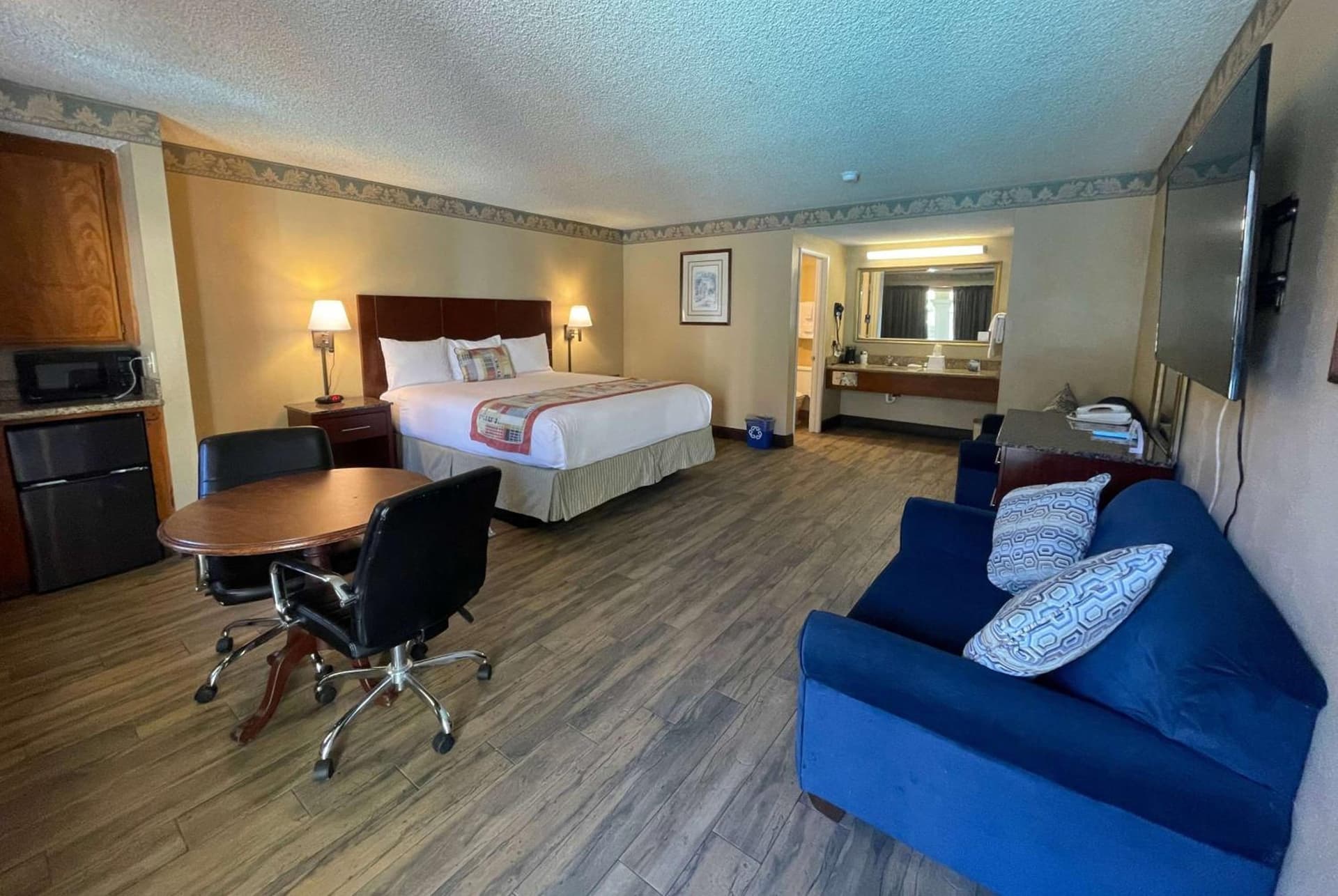 Travelodge by Wyndham Costa Mesa Newport Beach Hacienda gallery photo in Costa Mesa, CA — image 28