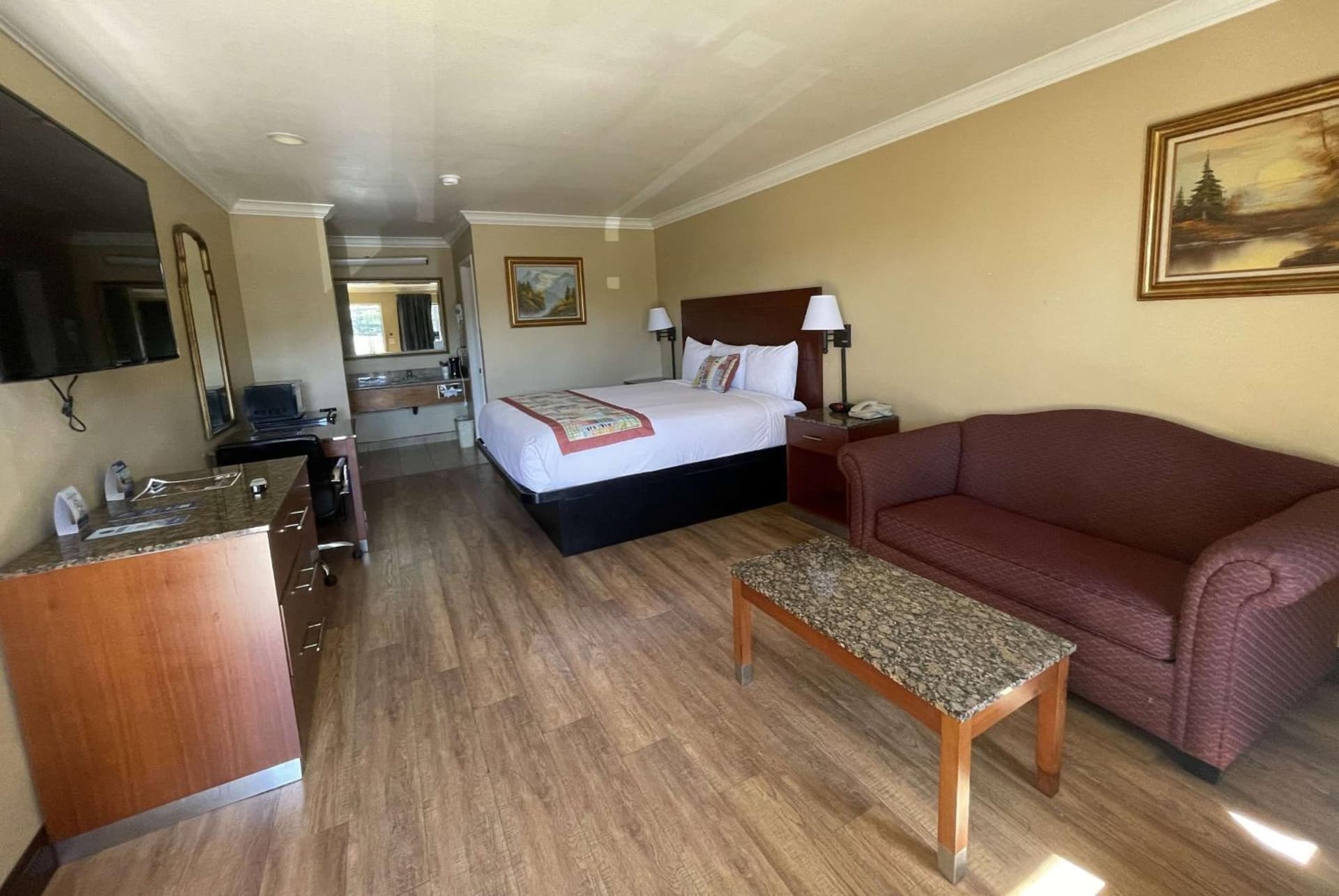 Travelodge by Wyndham Costa Mesa Newport Beach Hacienda gallery photo in Costa Mesa, CA — image 27