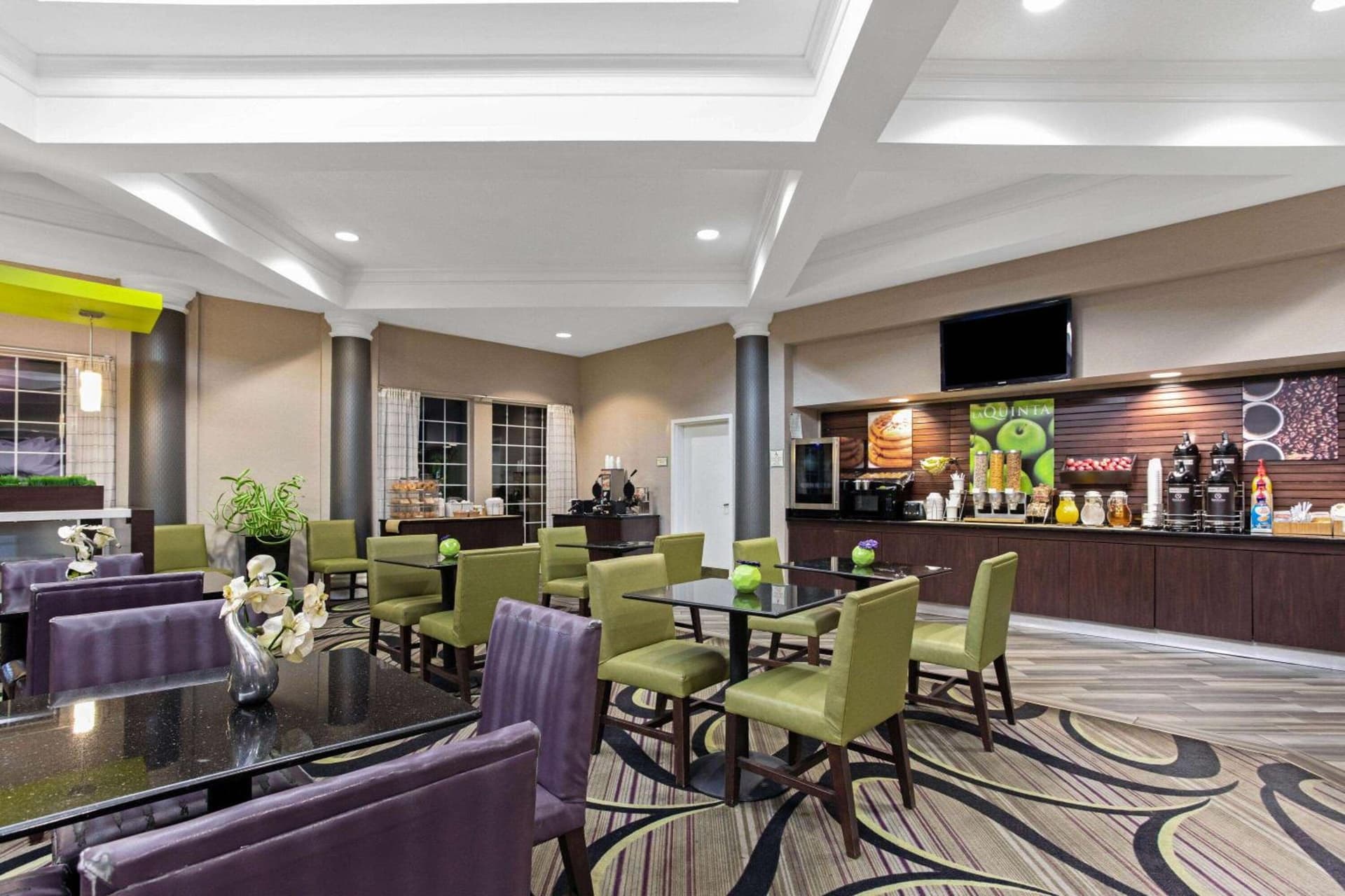La Quinta by Wyndham Birmingham Homewood gallery photo in Birmingham, AL — image 49
