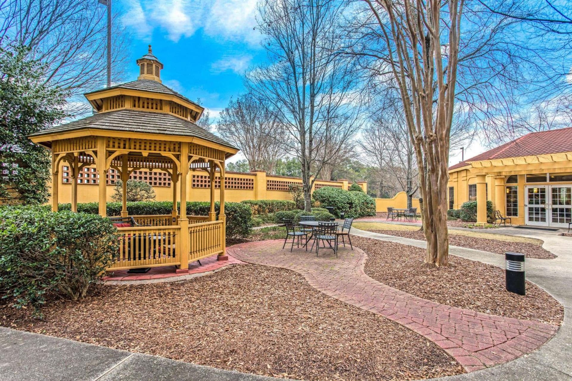 La Quinta by Wyndham Birmingham Homewood gallery photo in Birmingham, AL — image 30