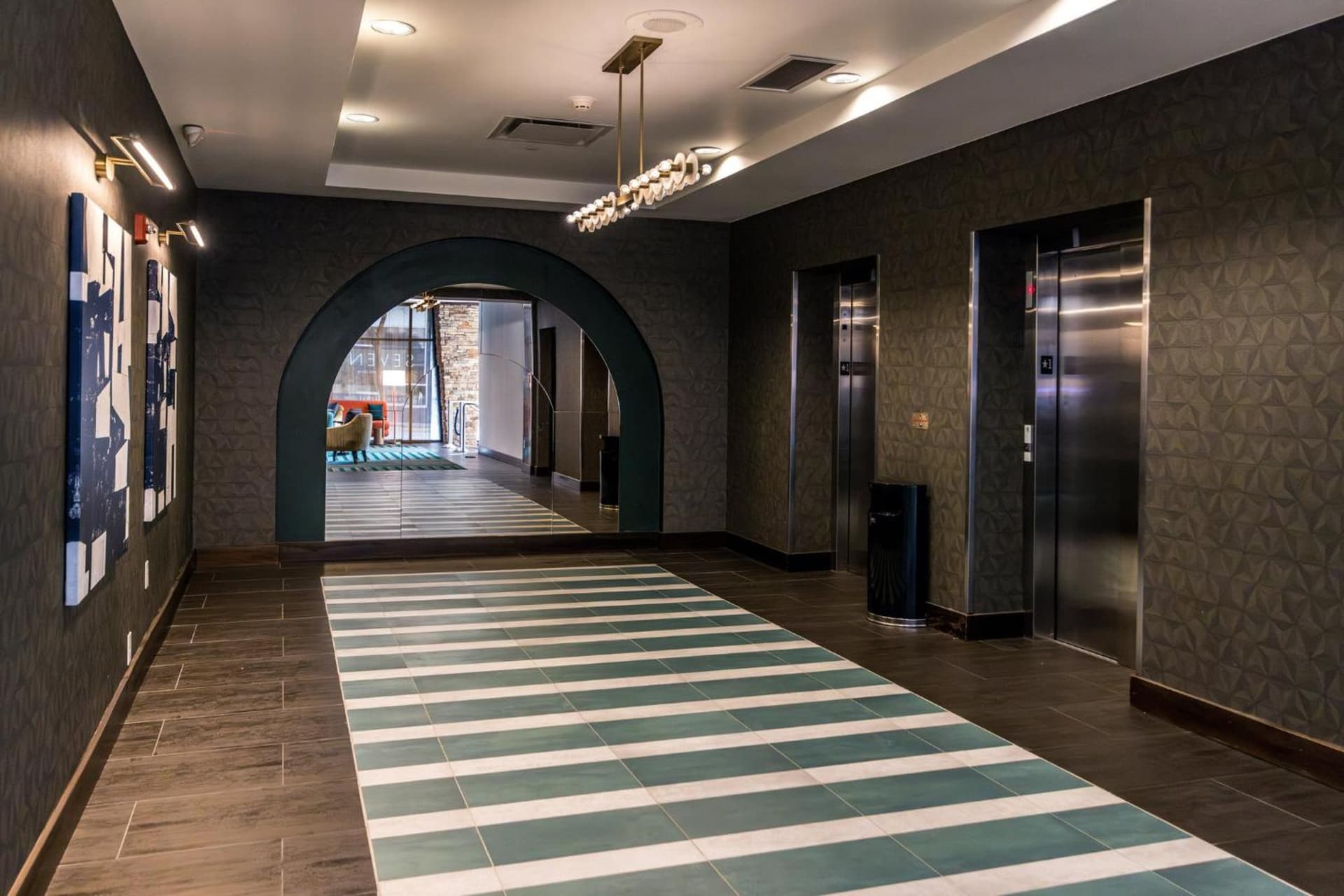 Voco The Clair Cincinnati Downtown by IHG interior in Cincinnati, OH — gallery photo 2