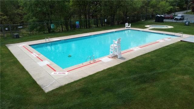 Hot Tub Pets Game Room Lake with Beach Pool interior in Albrightsville, PA — gallery photo 2