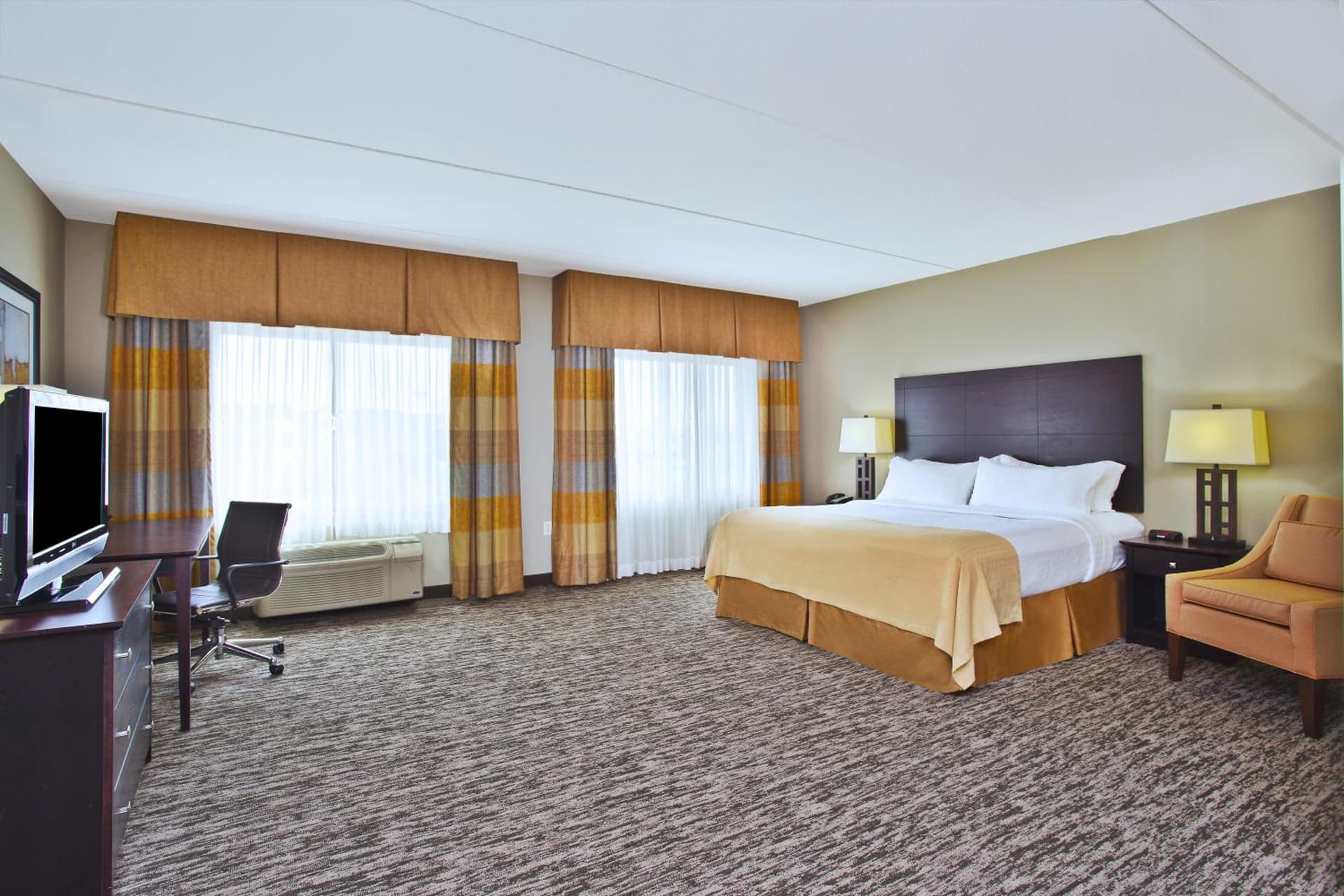 Holiday Inn & Suites Green Bay Stadium by IHG property views in Green Bay, WI — gallery photo 3