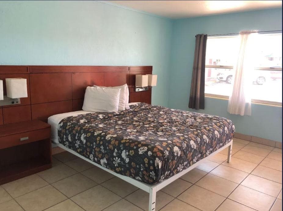 Economy Suites property views in Winter Haven, FL — gallery photo 3