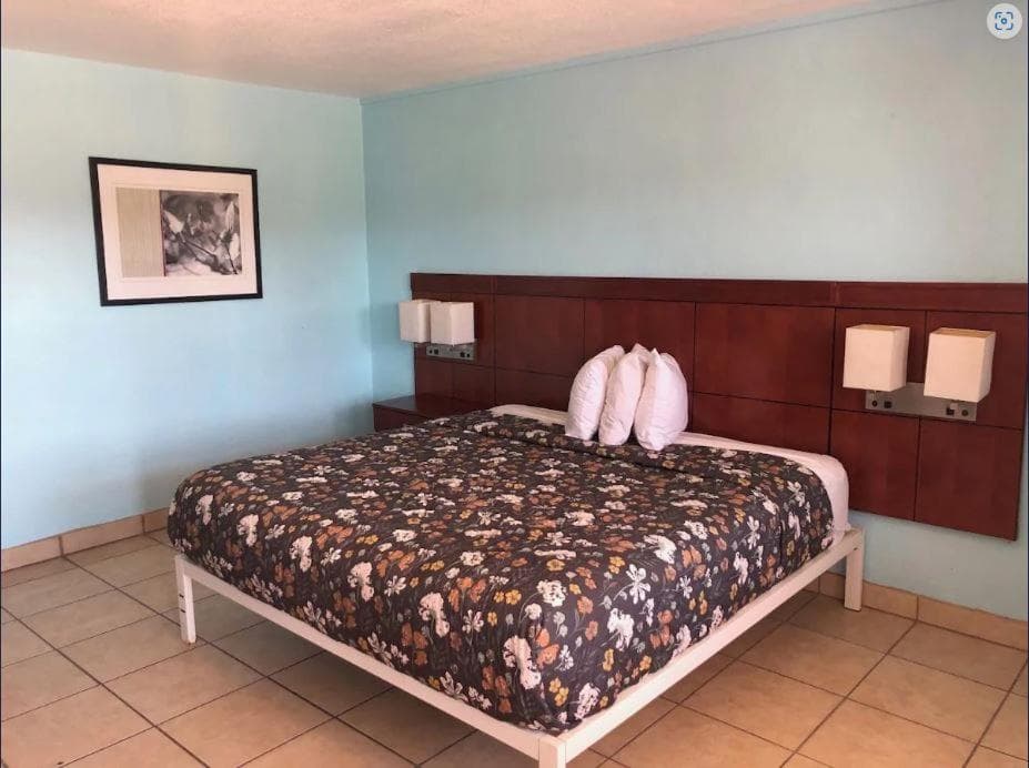 Economy Suites gallery photo in Winter Haven, FL — image 4
