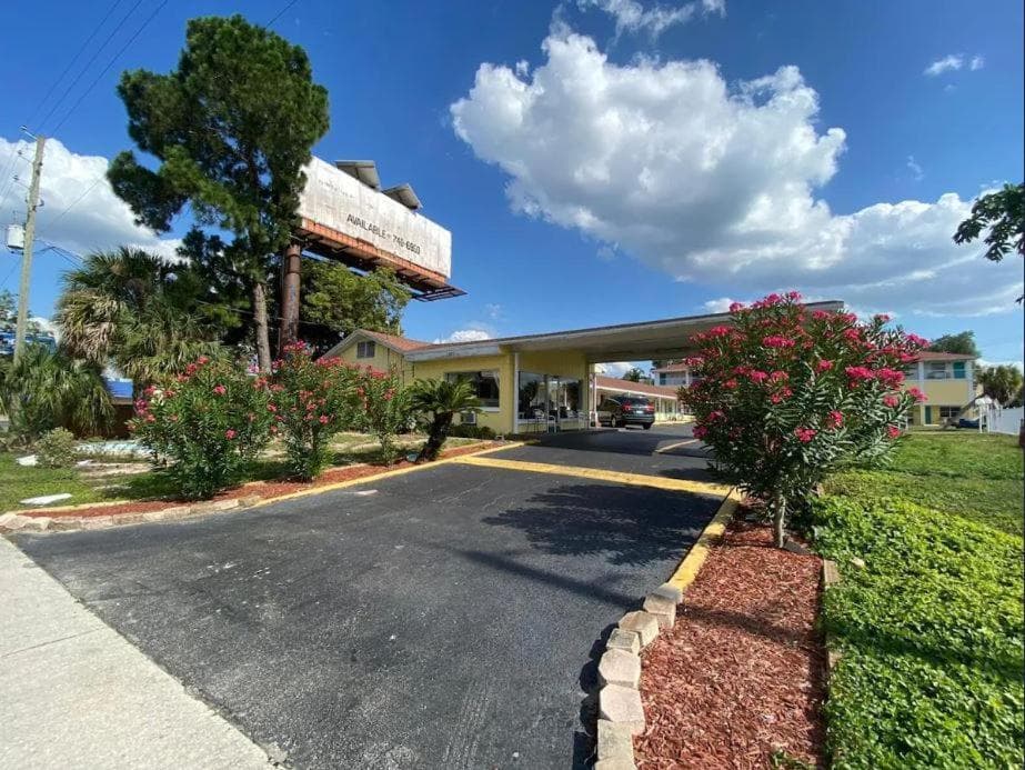 Economy Suites — hotel in Winter Haven, Florida