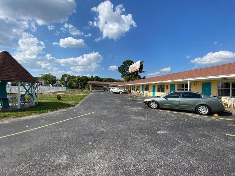 Economy Suites gallery photo in Winter Haven, FL — image 11