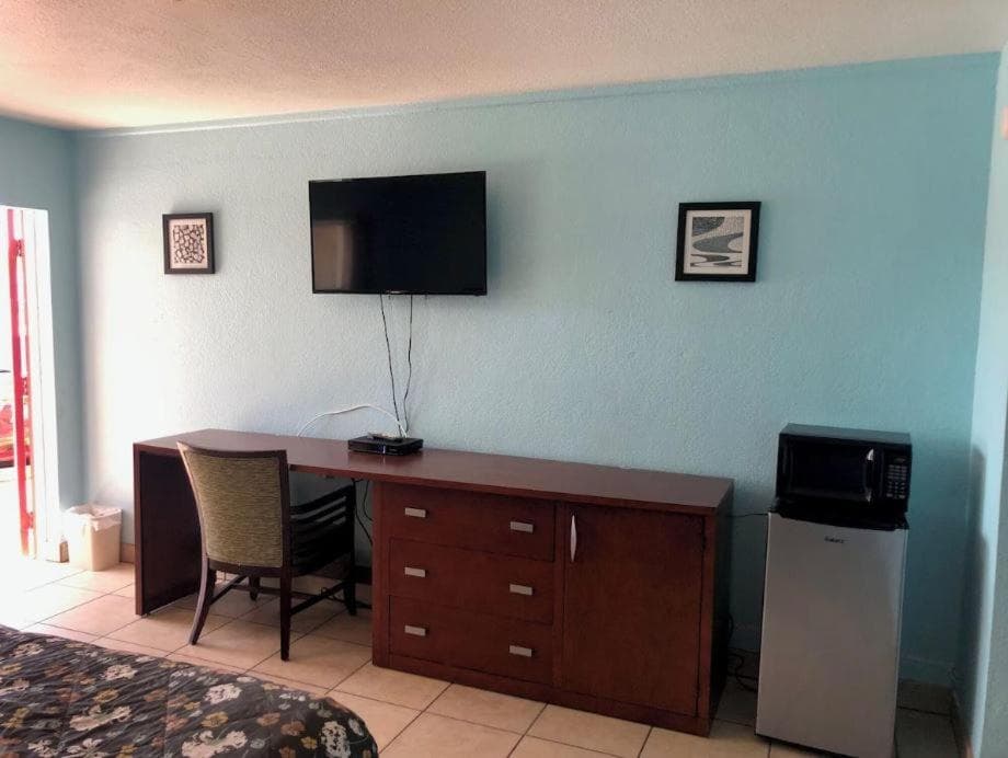 Economy Suites gallery photo in Winter Haven, FL — image 8