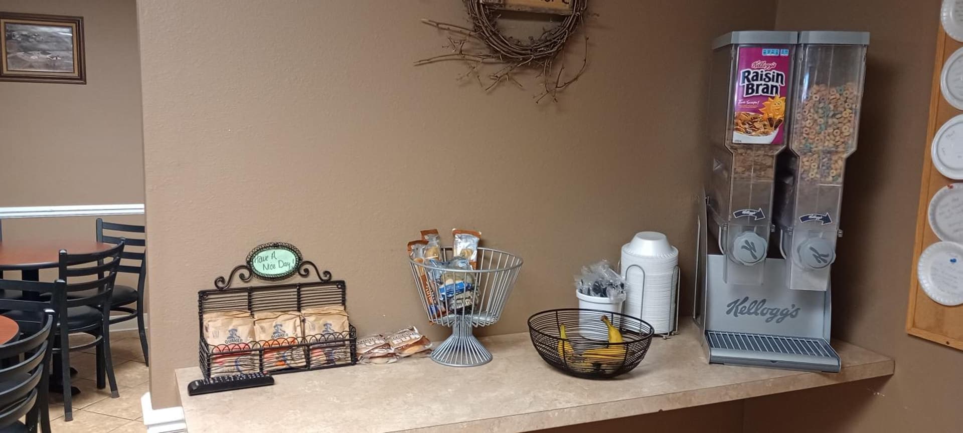 Super 8 by Wyndham Chamberlain SD interior in Chamberlain, SD — gallery photo 2