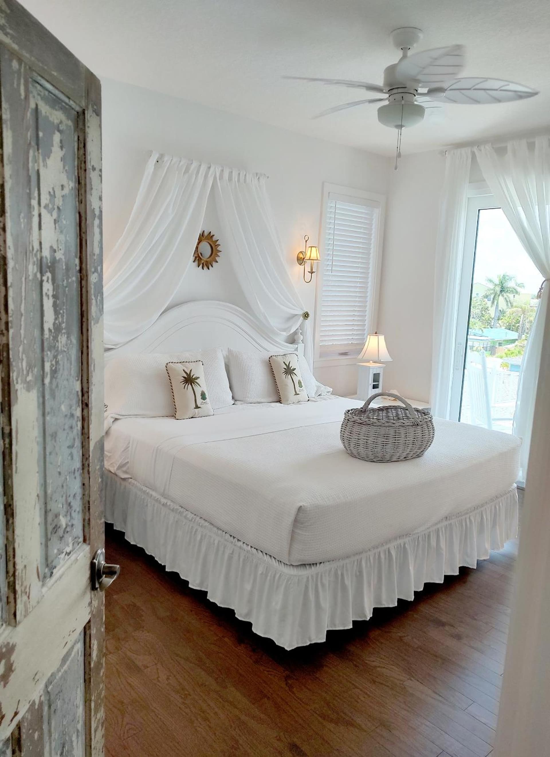Bungalow Beach Resort interior in Bradenton Beach, FL — gallery photo 2